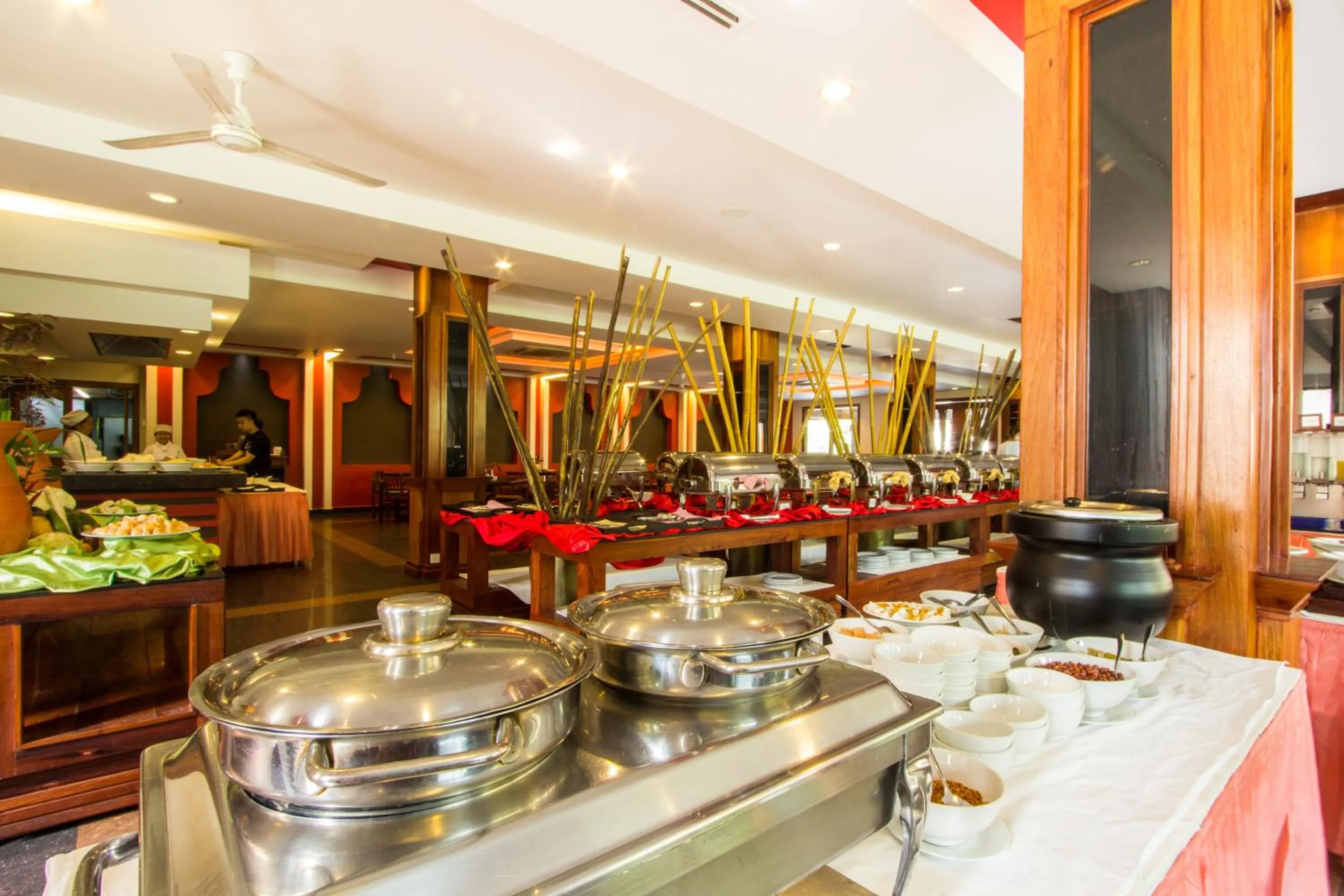 Restaurant/places to eat in Royal Empire Hotel