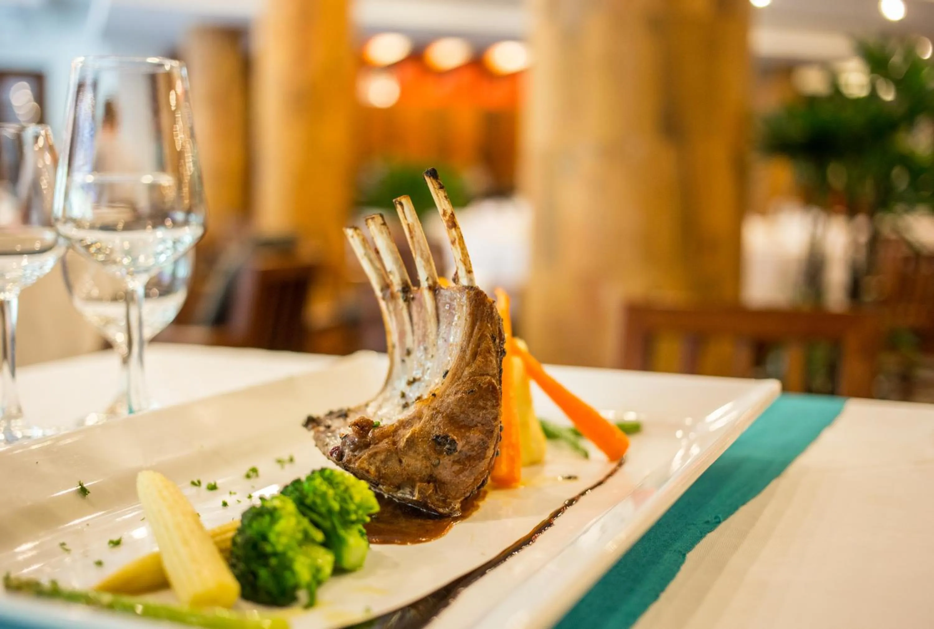 Restaurant/places to eat in Royal Empire Hotel