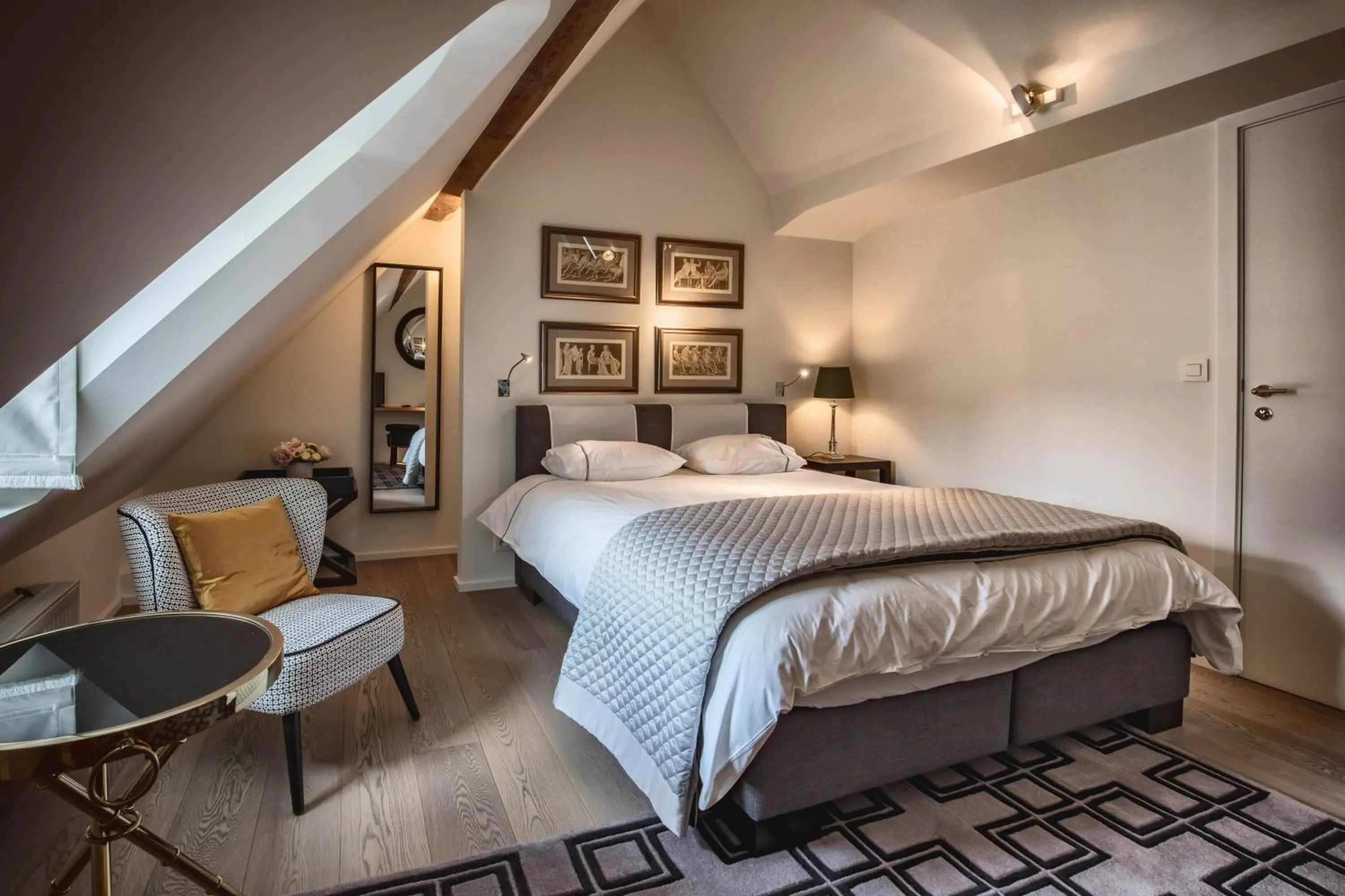 Bed in Faubourg Saint Martin