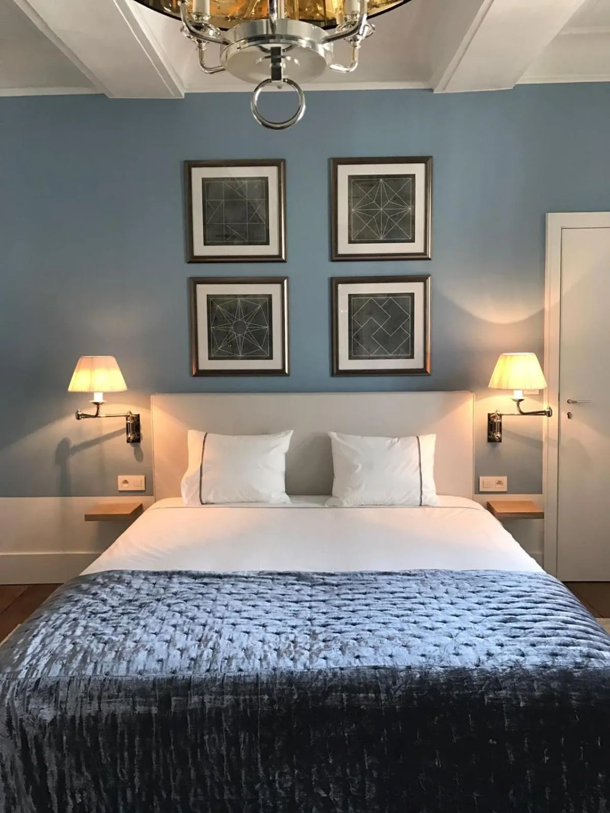 Bed in Faubourg Saint Martin