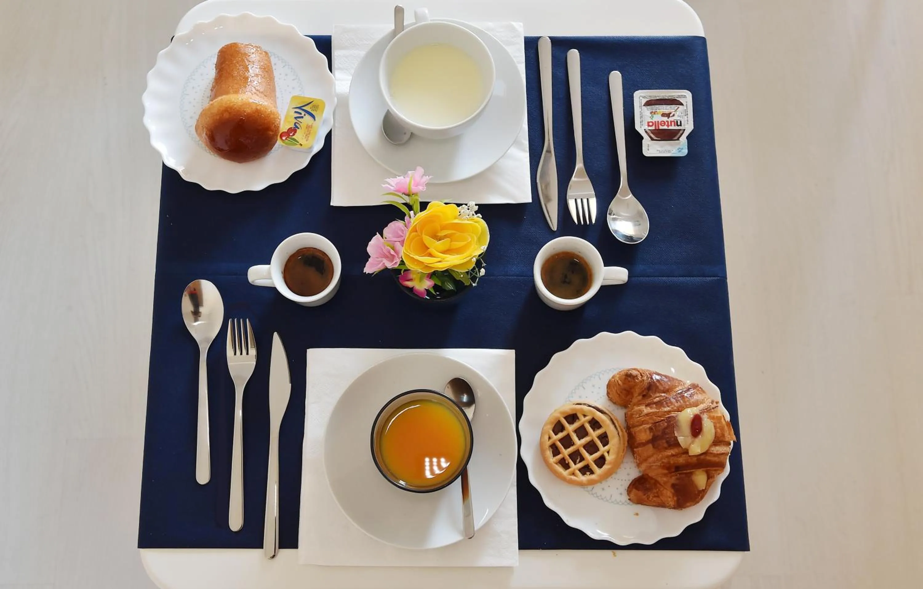 Restaurant/places to eat in Maschio Angioino Suite