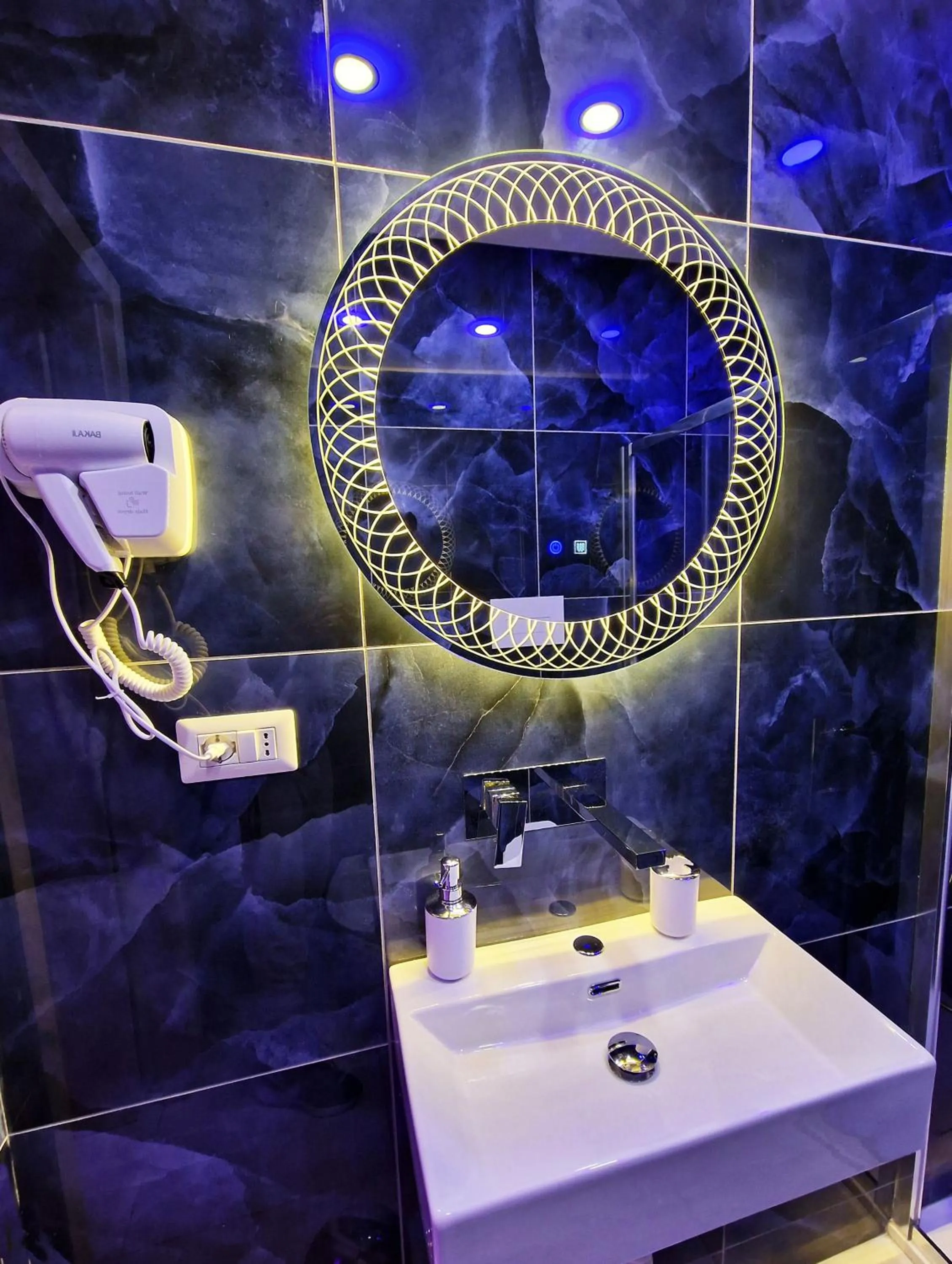 Bathroom in Maschio Angioino Suite