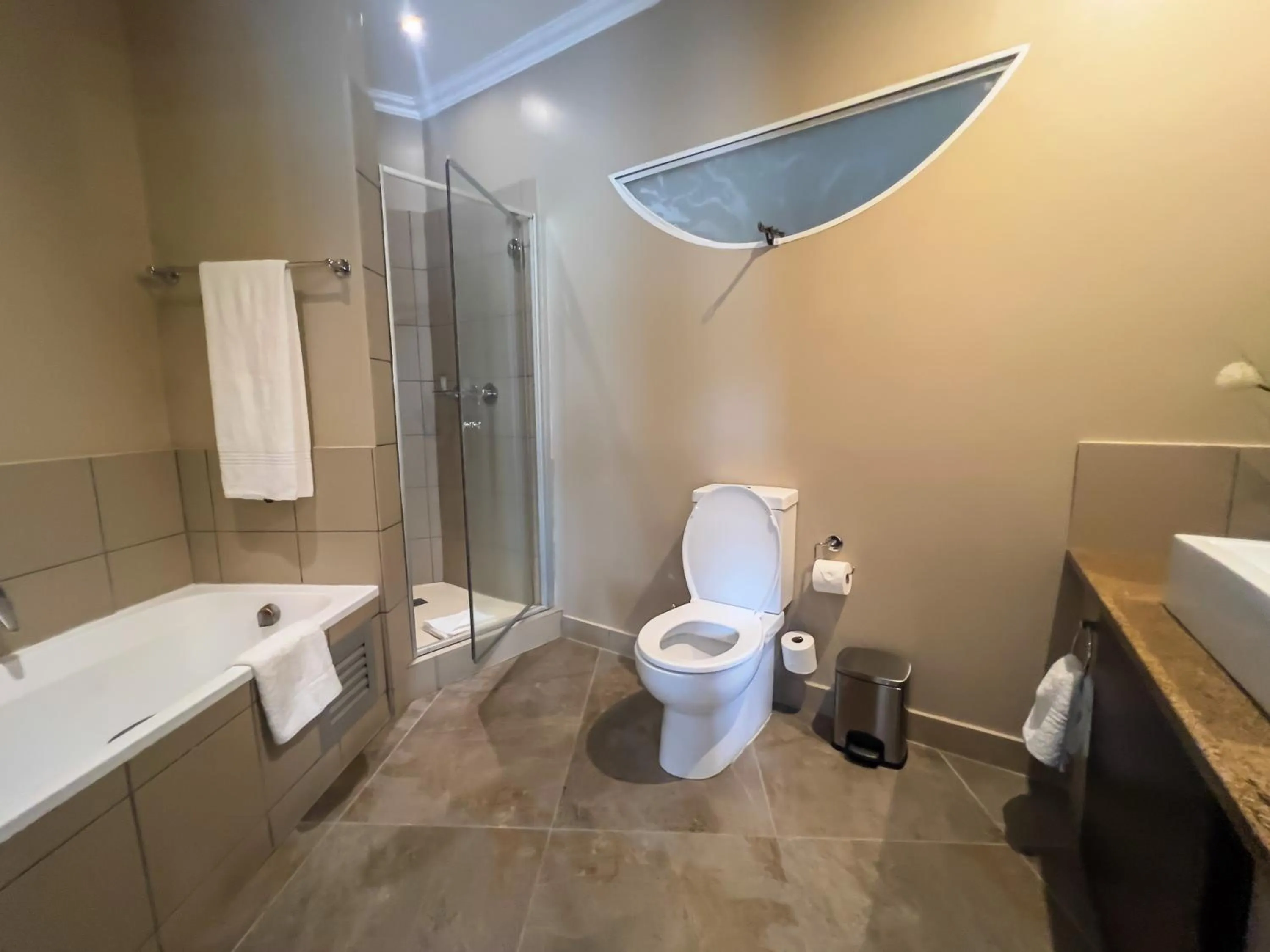 Toilet in Premier Hotel The Winkler