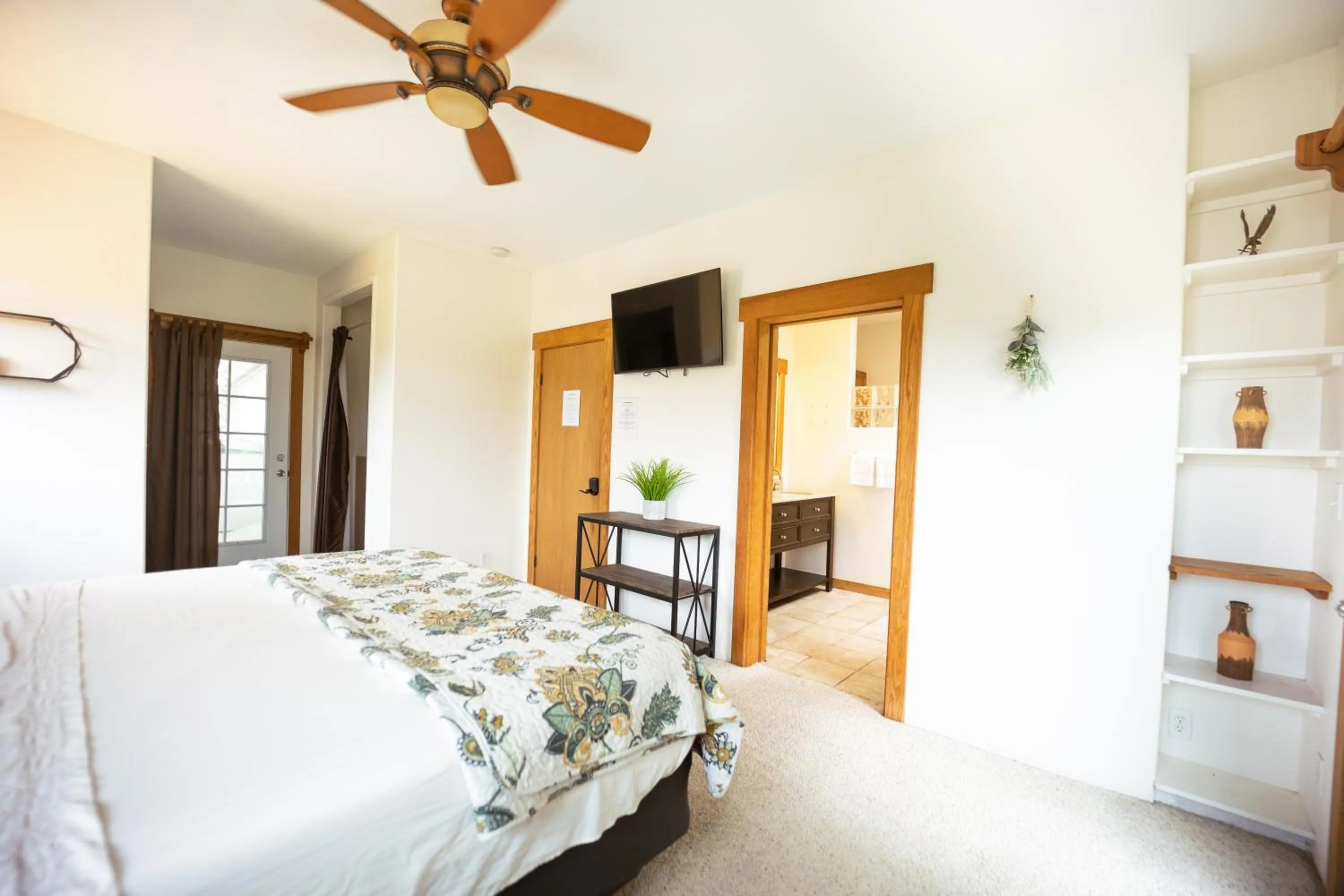 Bed in Hilo Vacation Rental