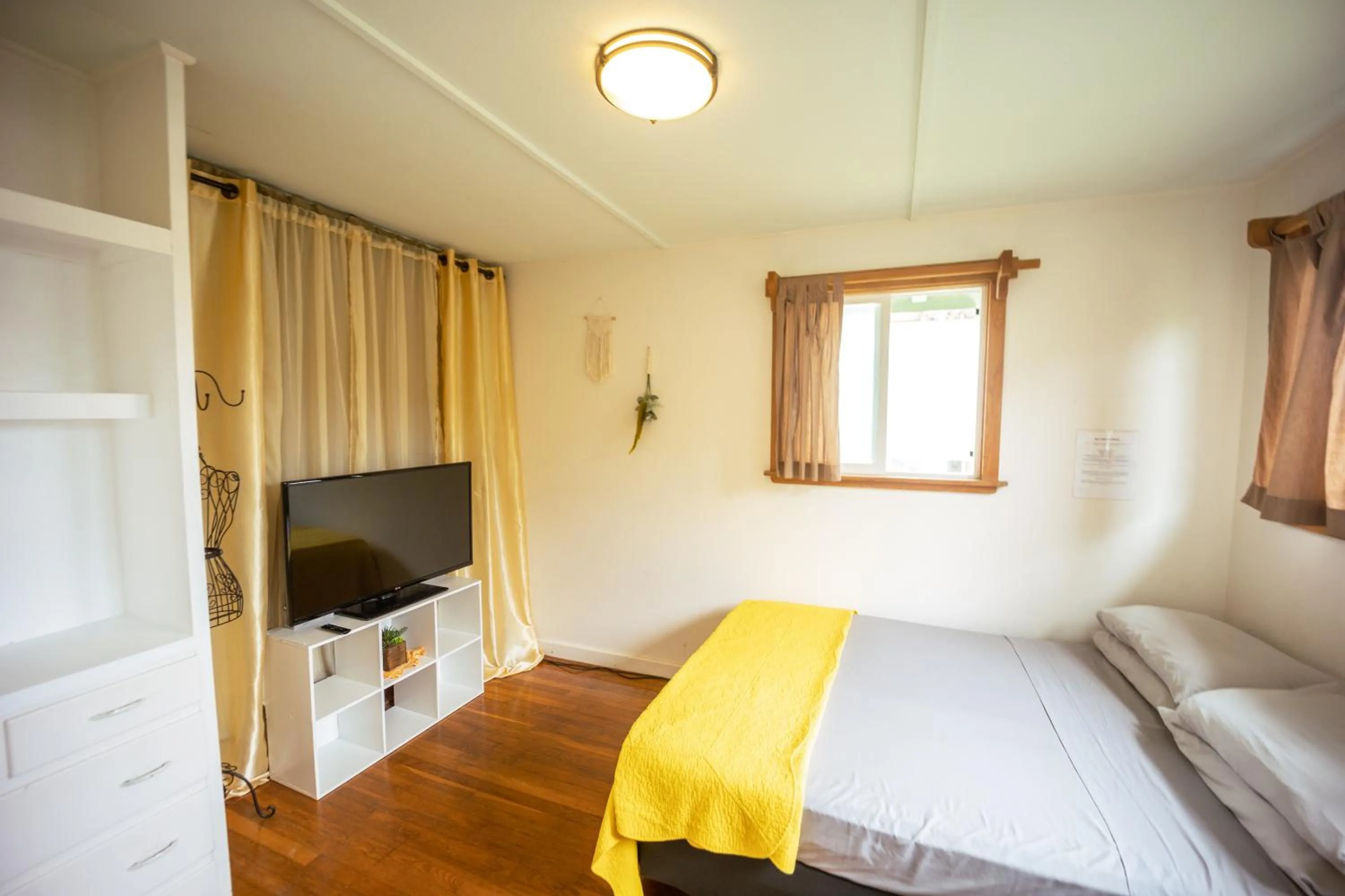 Bed in Hilo Vacation Rental