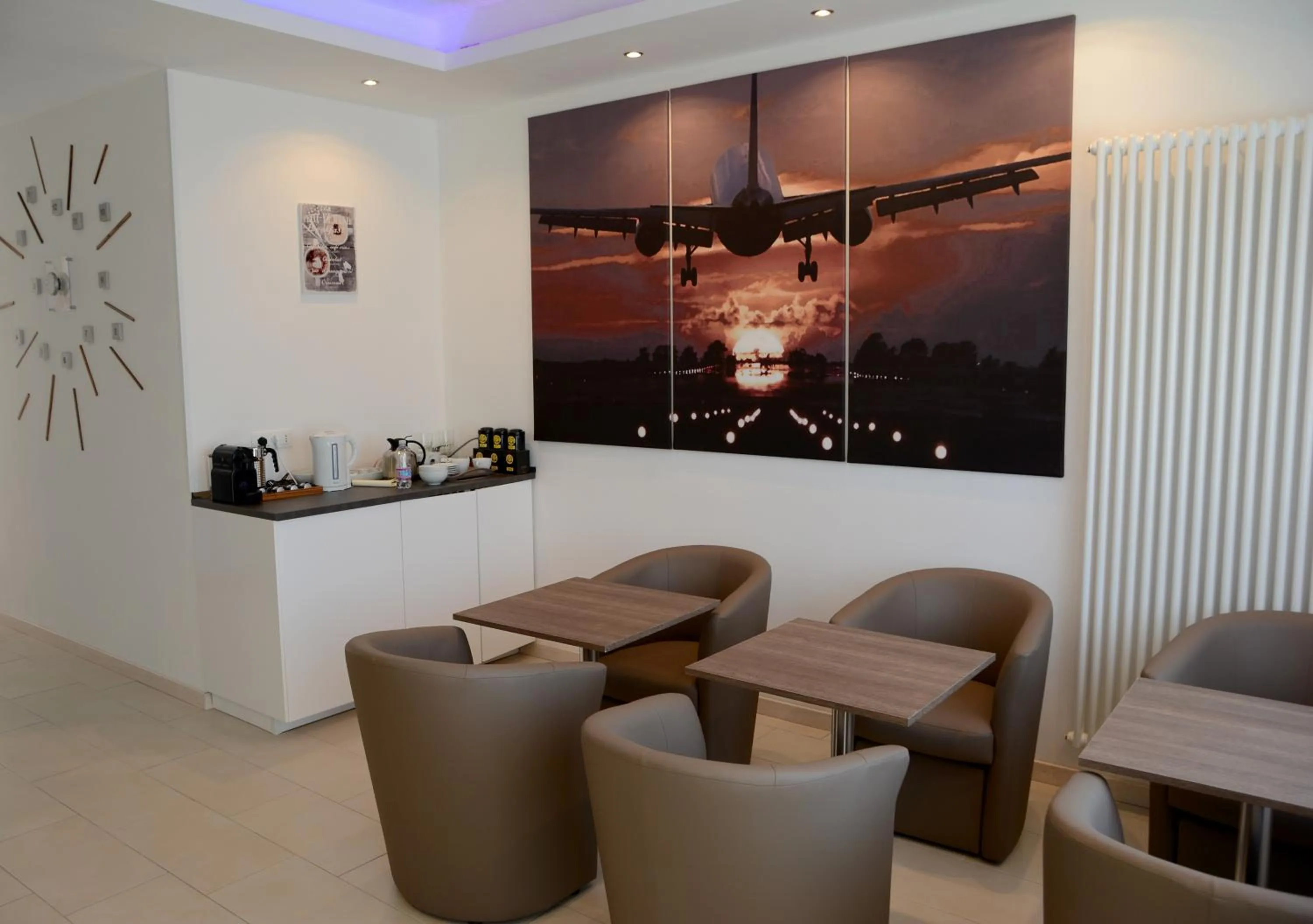 Communal lounge/ TV room in Venice Guest House B&B