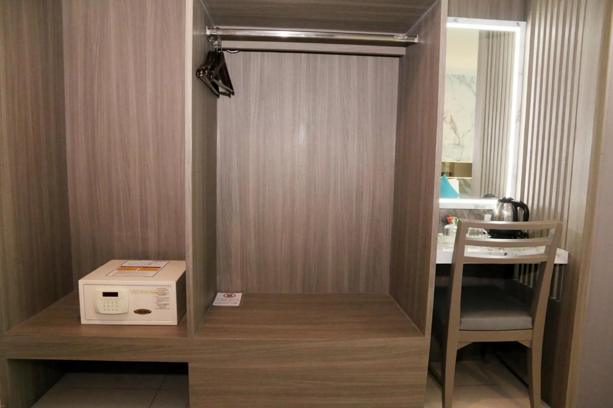 safe in Crystal Palace Luxury Hotel Pattaya