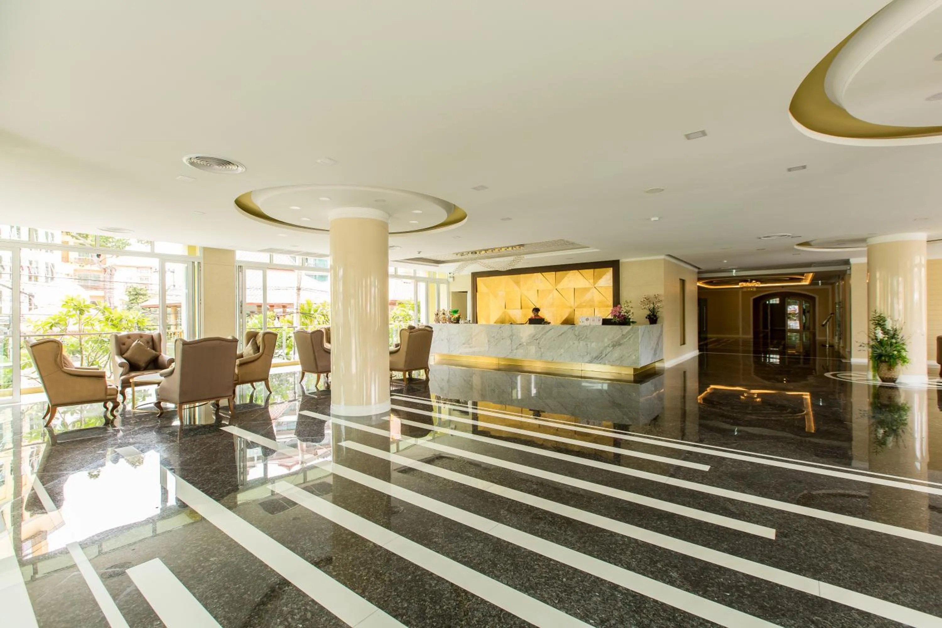 Living room in Crystal Palace Luxury Hotel Pattaya