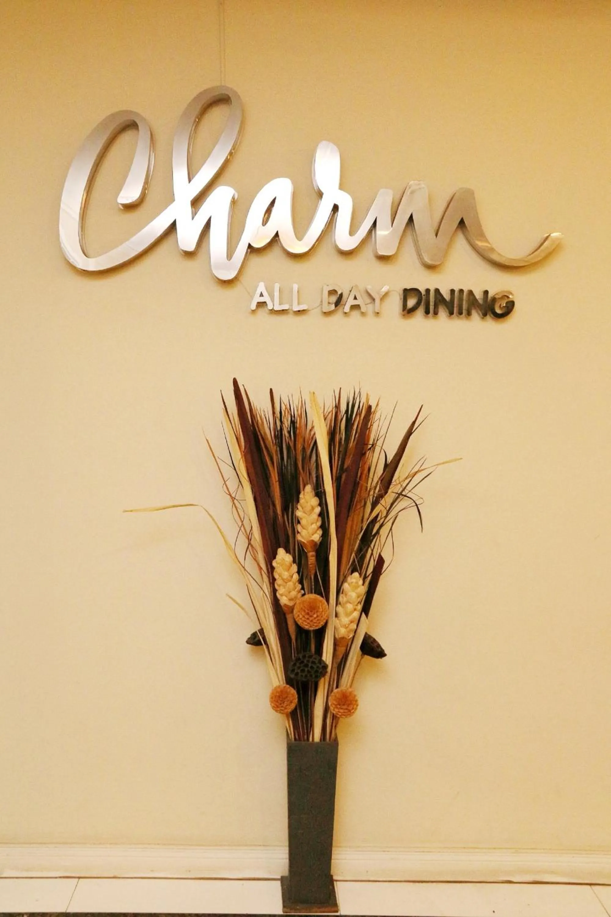 Restaurant/places to eat in Crystal Palace Luxury Hotel Pattaya