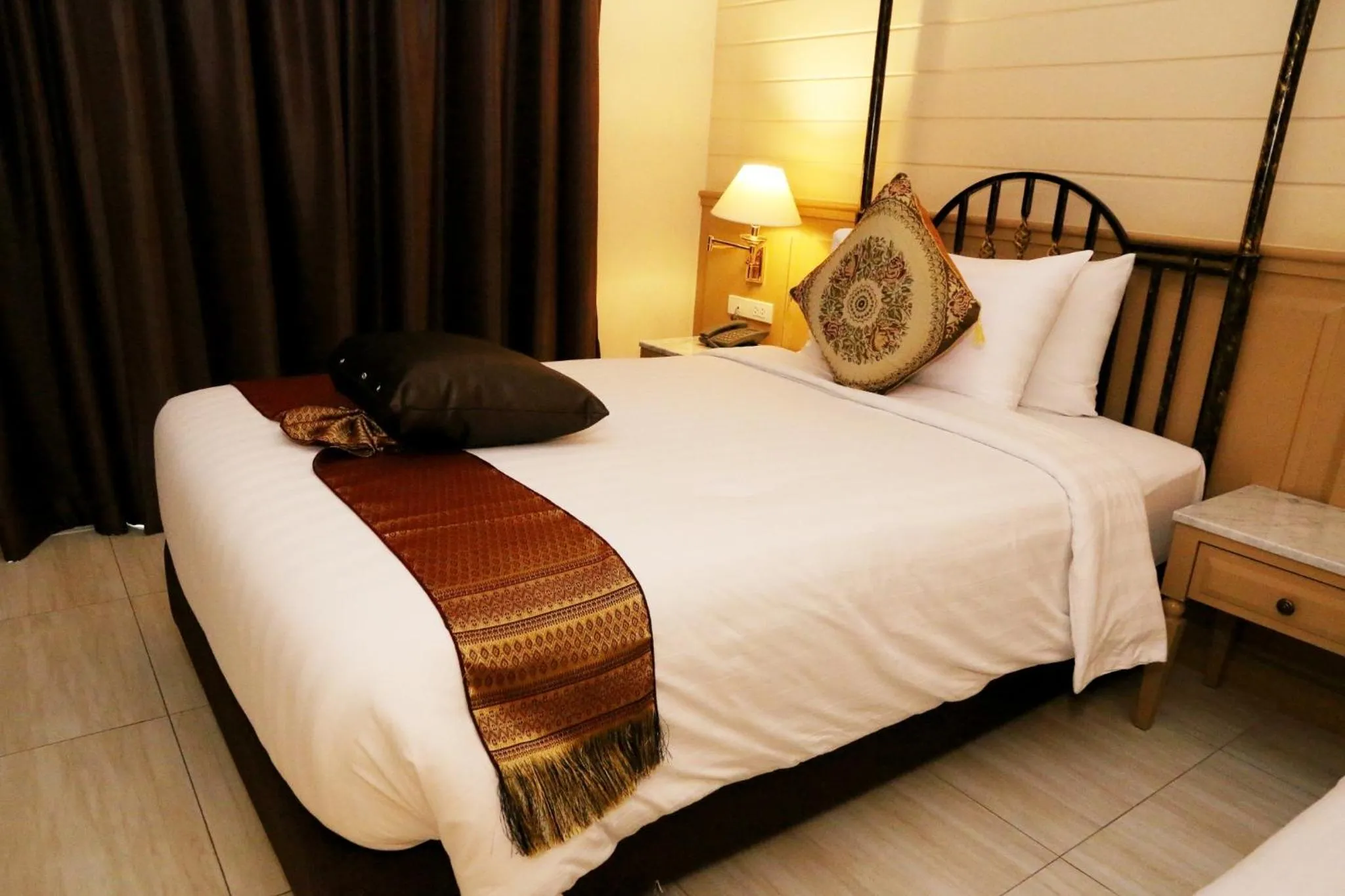 Bedroom, Bed in Crystal Palace Luxury Hotel Pattaya