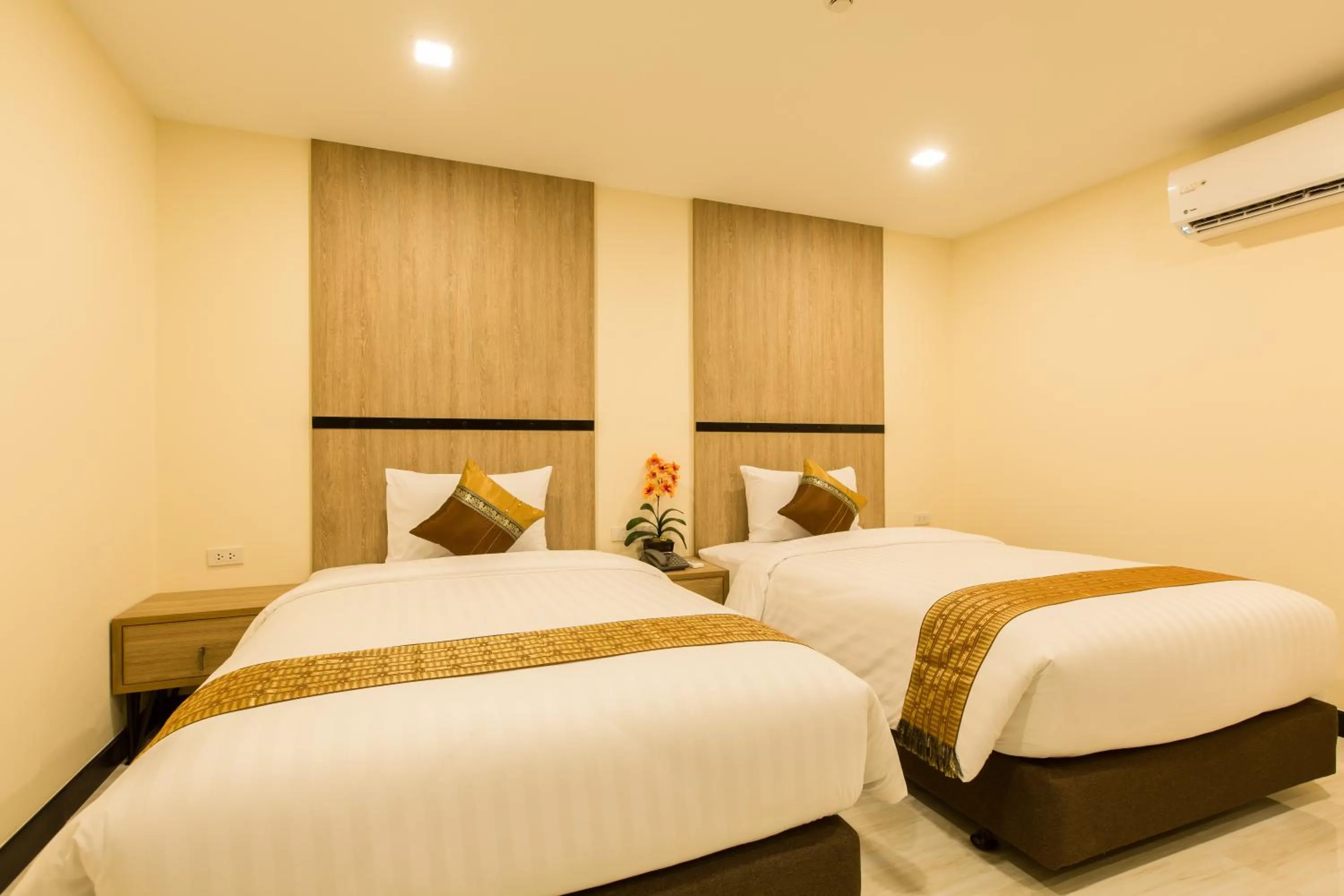 Bedroom, Bed in Crystal Palace Luxury Hotel Pattaya