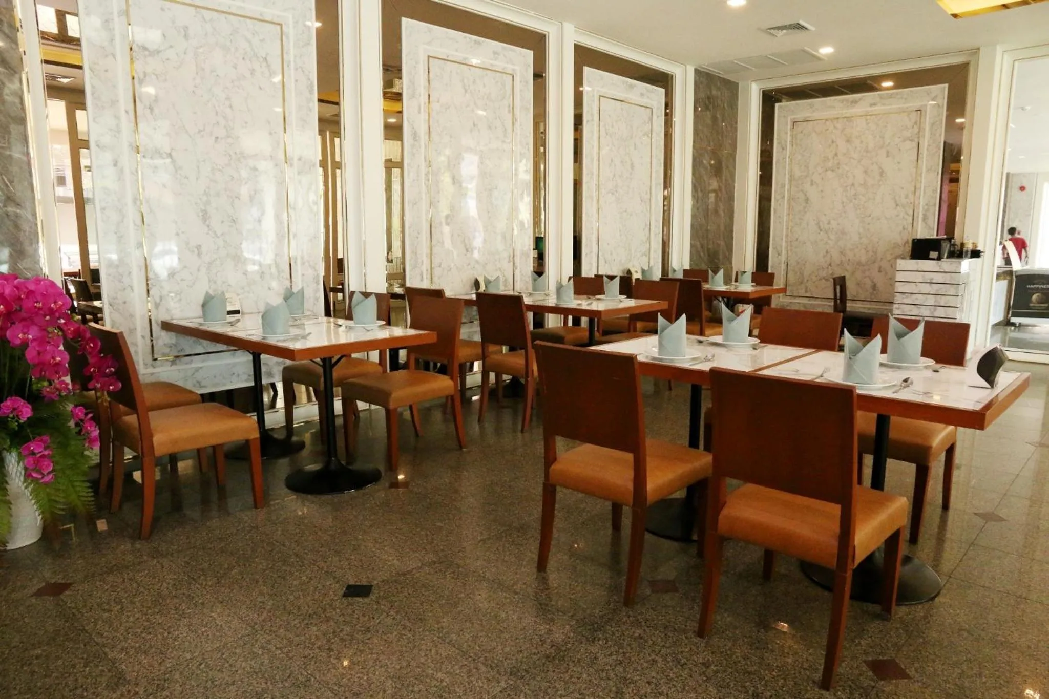 Restaurant/places to eat in Crystal Palace Luxury Hotel Pattaya