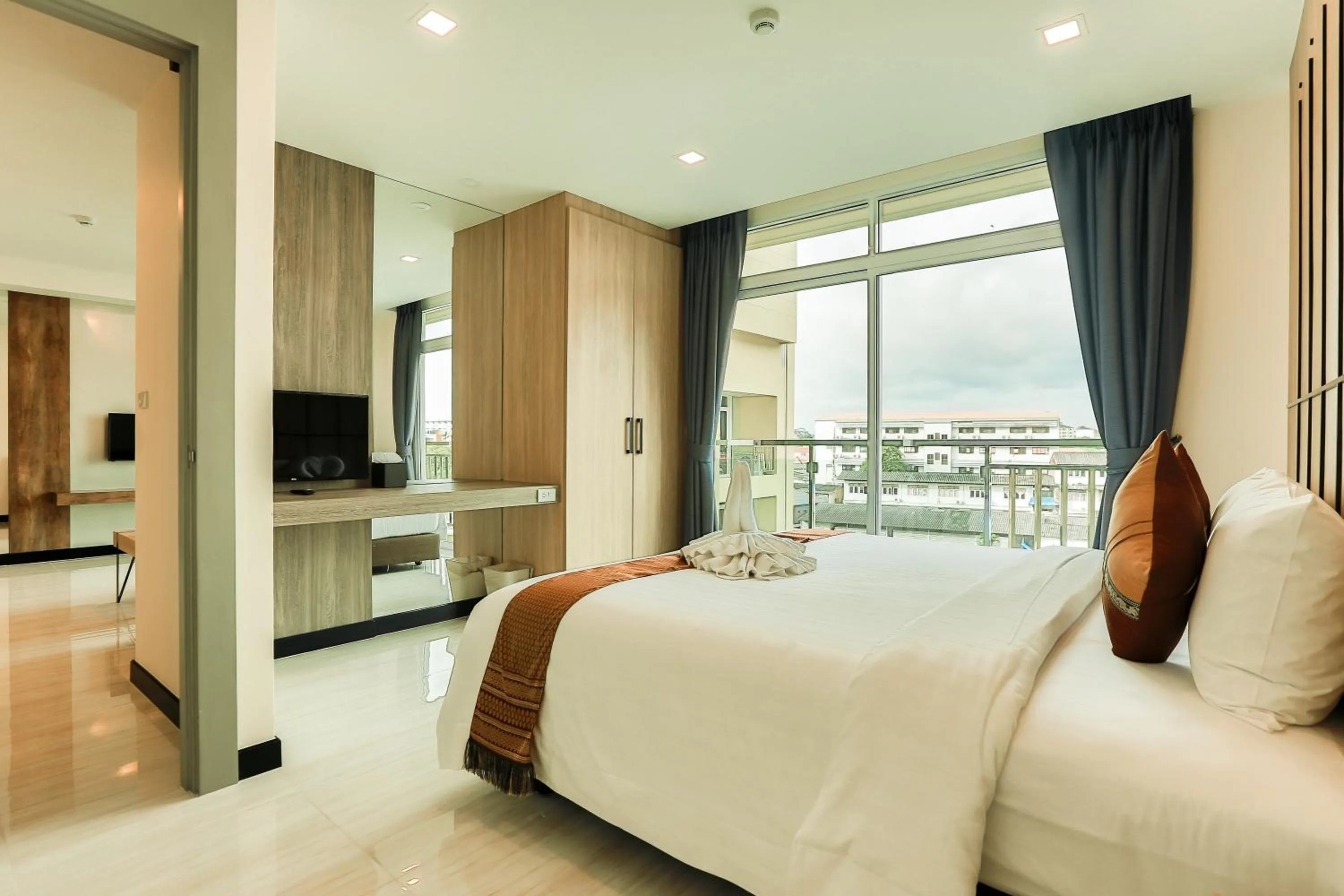 Bedroom, Bed in Crystal Palace Luxury Hotel Pattaya