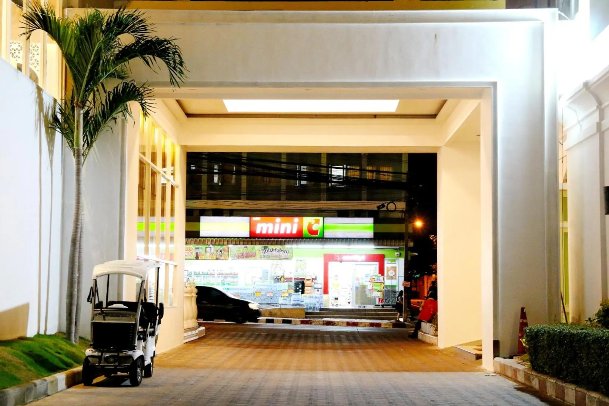 Facade/entrance in Crystal Palace Luxury Hotel Pattaya