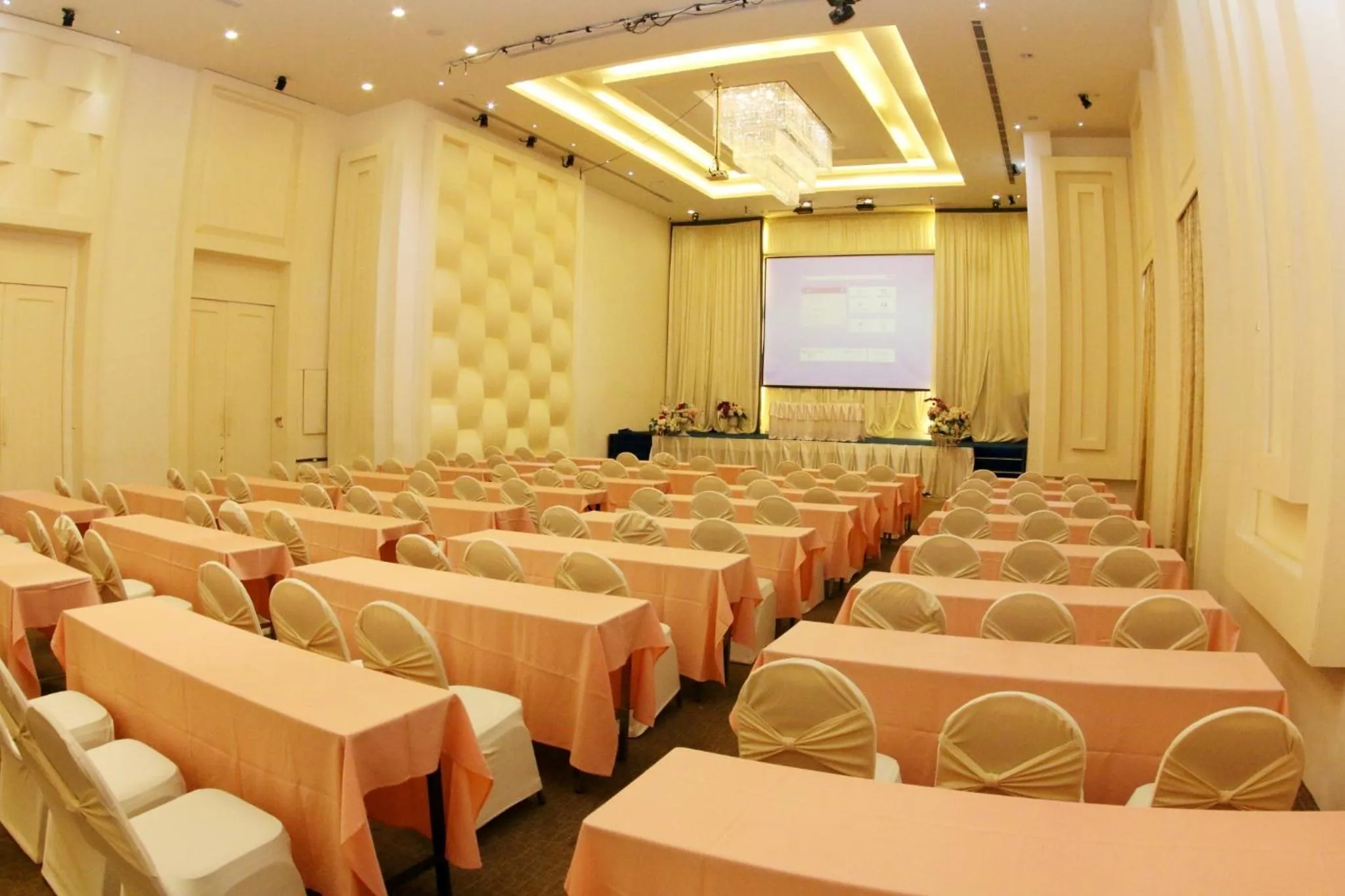 Meeting/conference room in Crystal Palace Luxury Hotel Pattaya