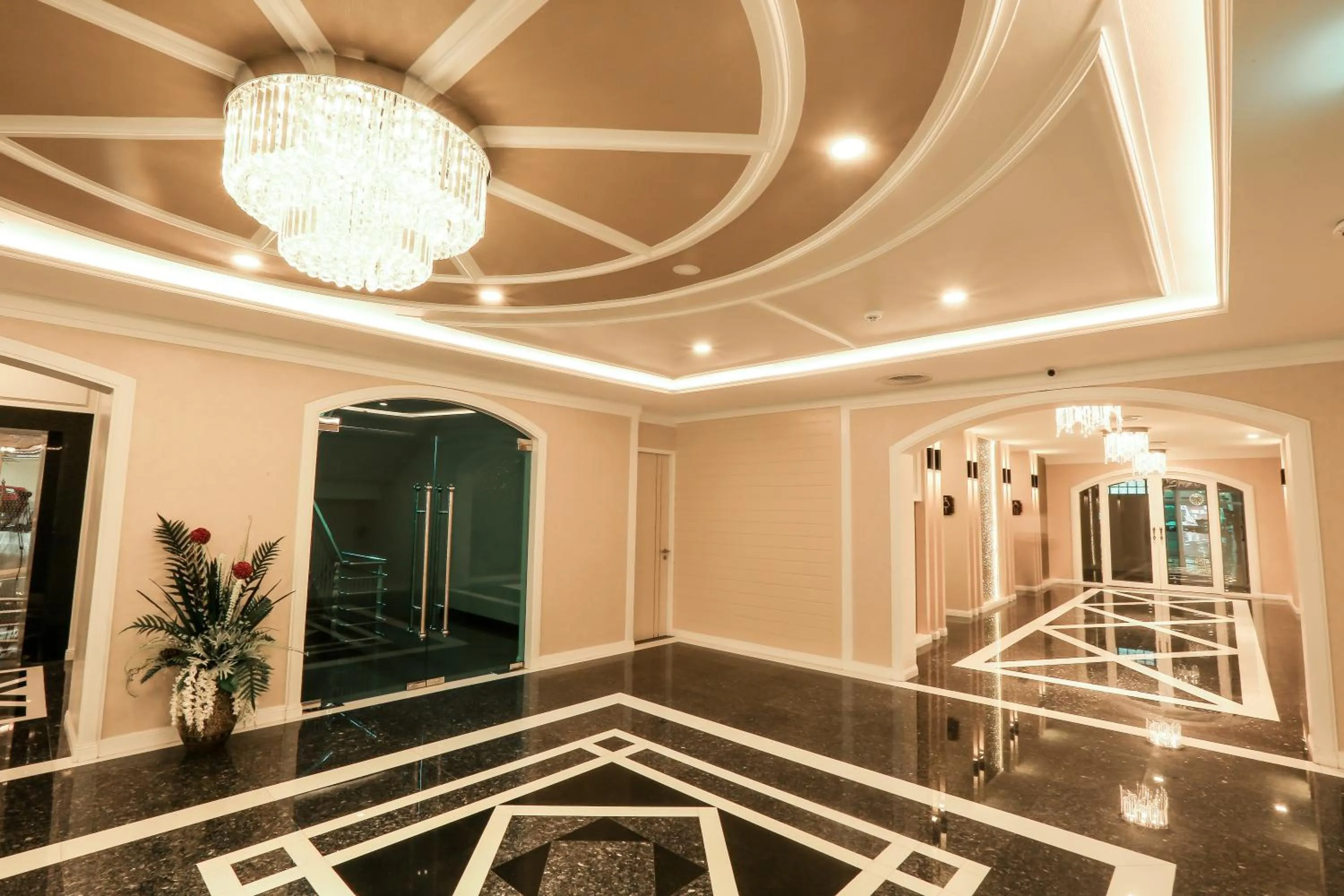 elevator in Crystal Palace Luxury Hotel Pattaya