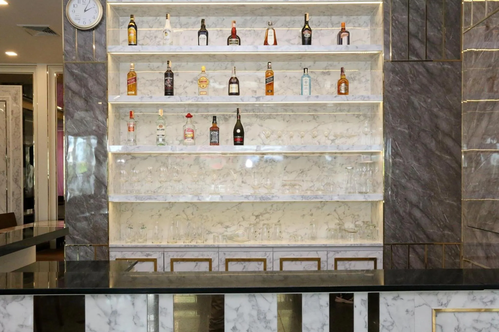 Lounge or bar in Crystal Palace Luxury Hotel Pattaya