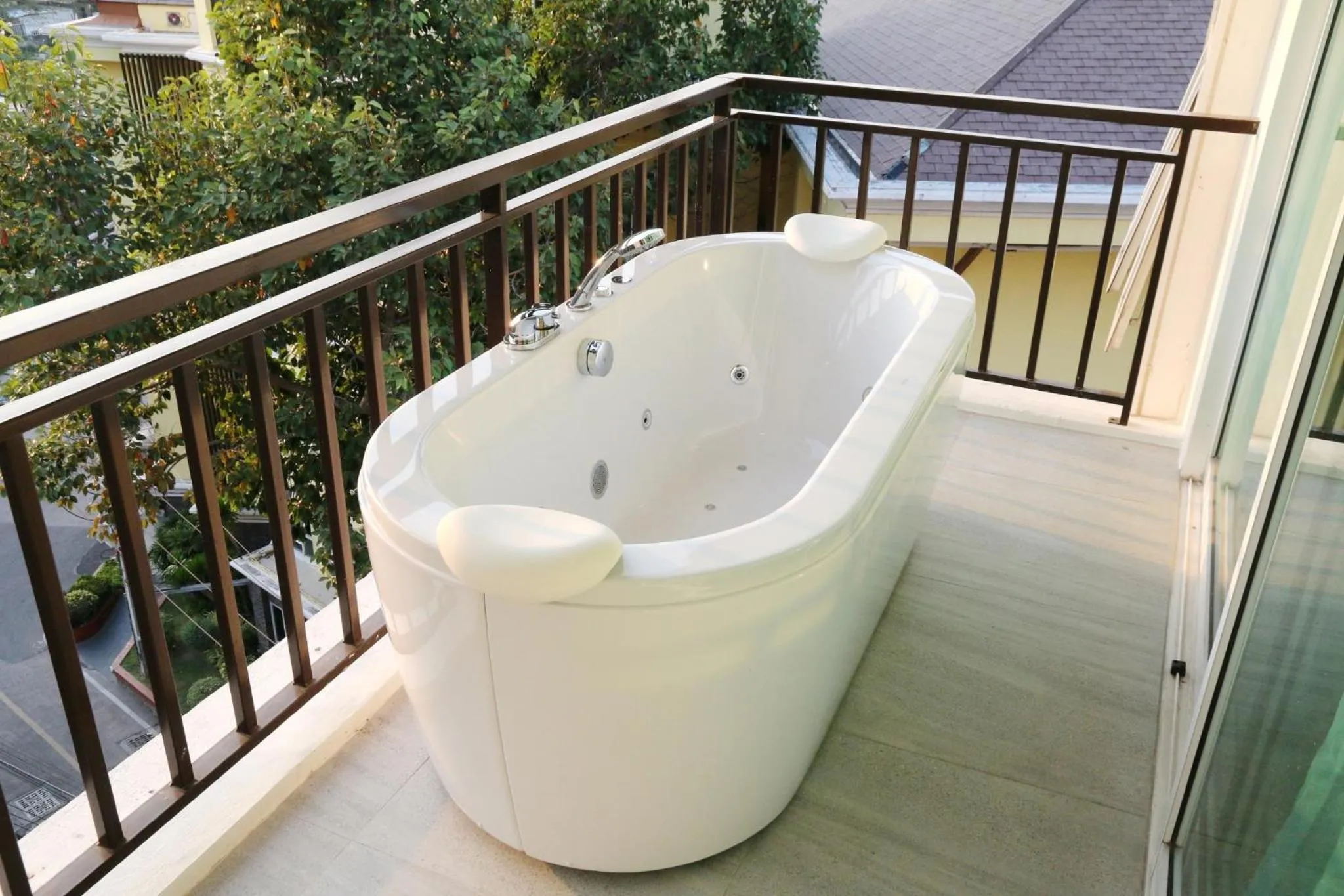 Hot Tub in Crystal Palace Luxury Hotel Pattaya