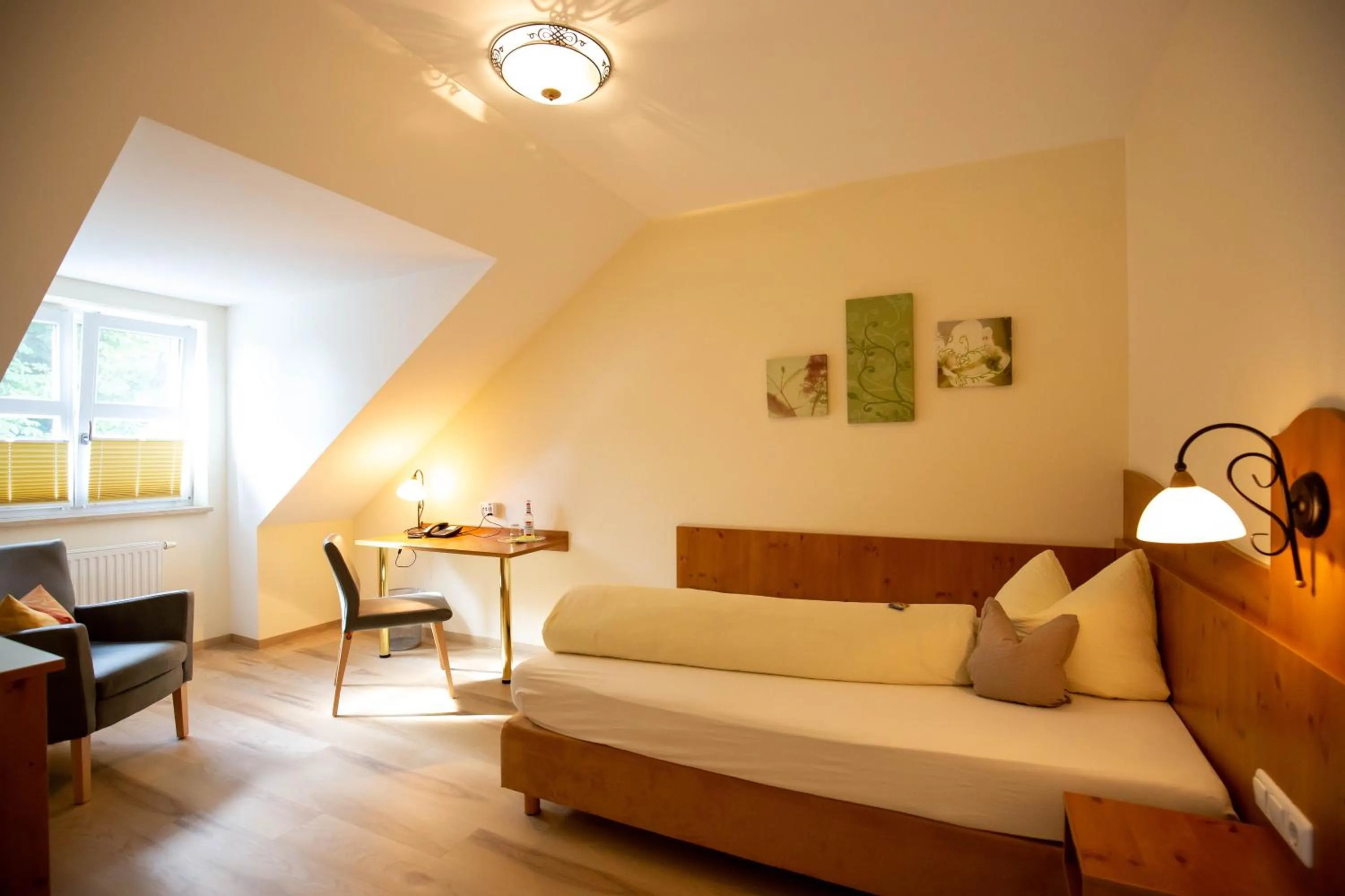 Bed in Gasthaus und Hotel Göttler Josef