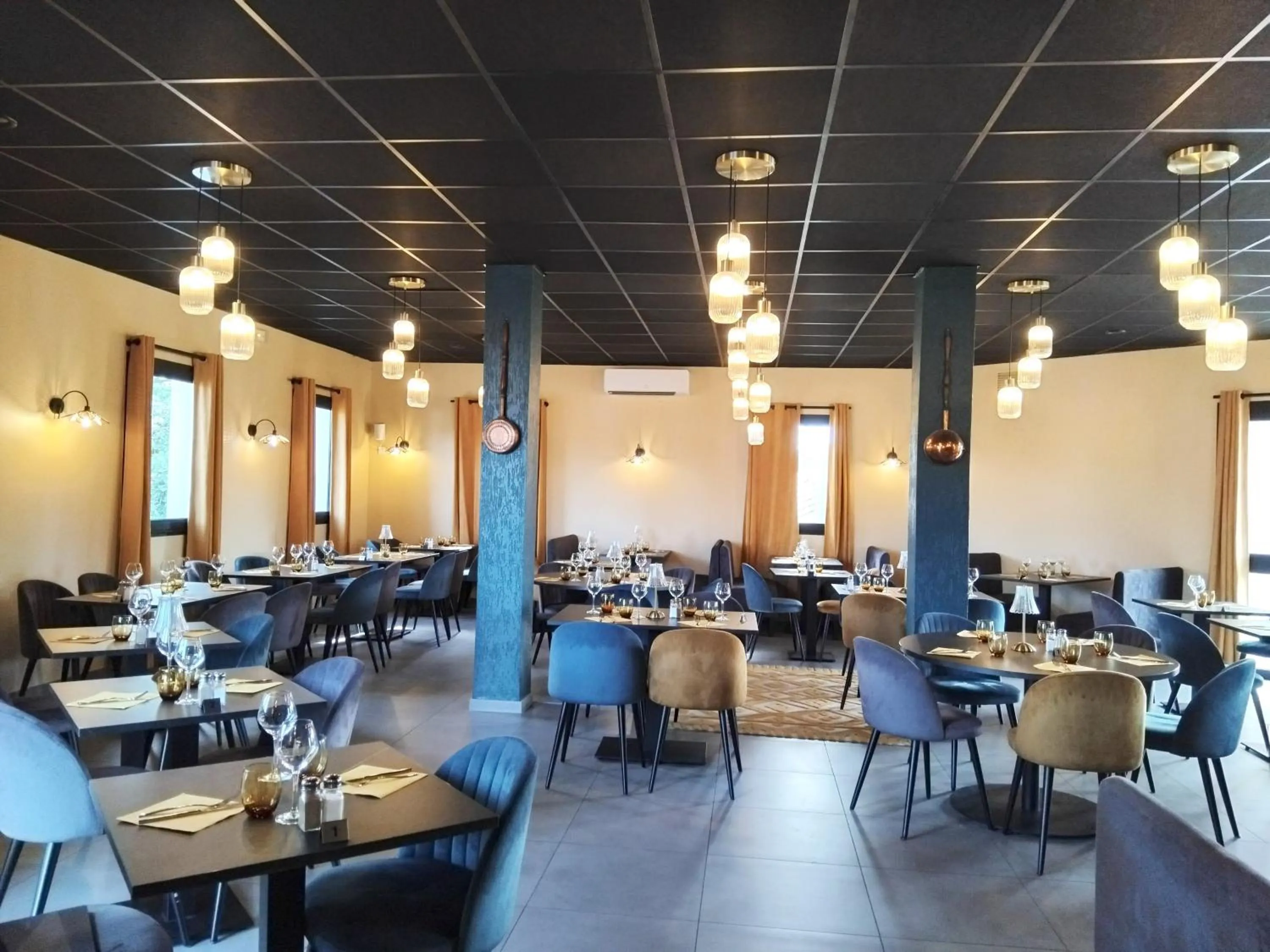 Hôtel Le Bratoria , anciennement Le Saint Vincent