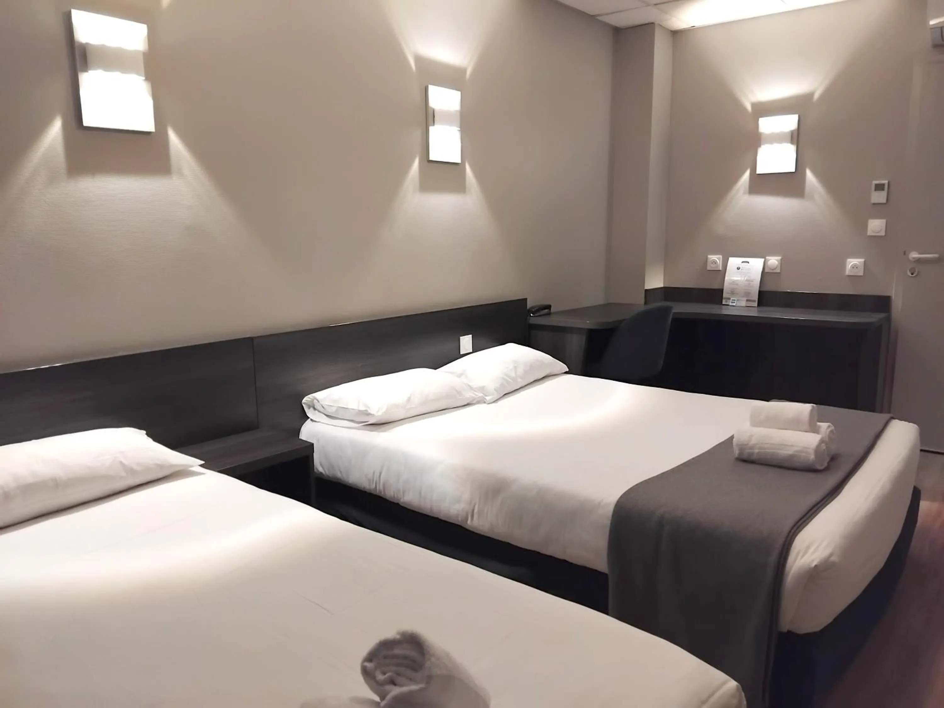 Bed in Hôtel Le Bratoria , anciennement Le Saint Vincent