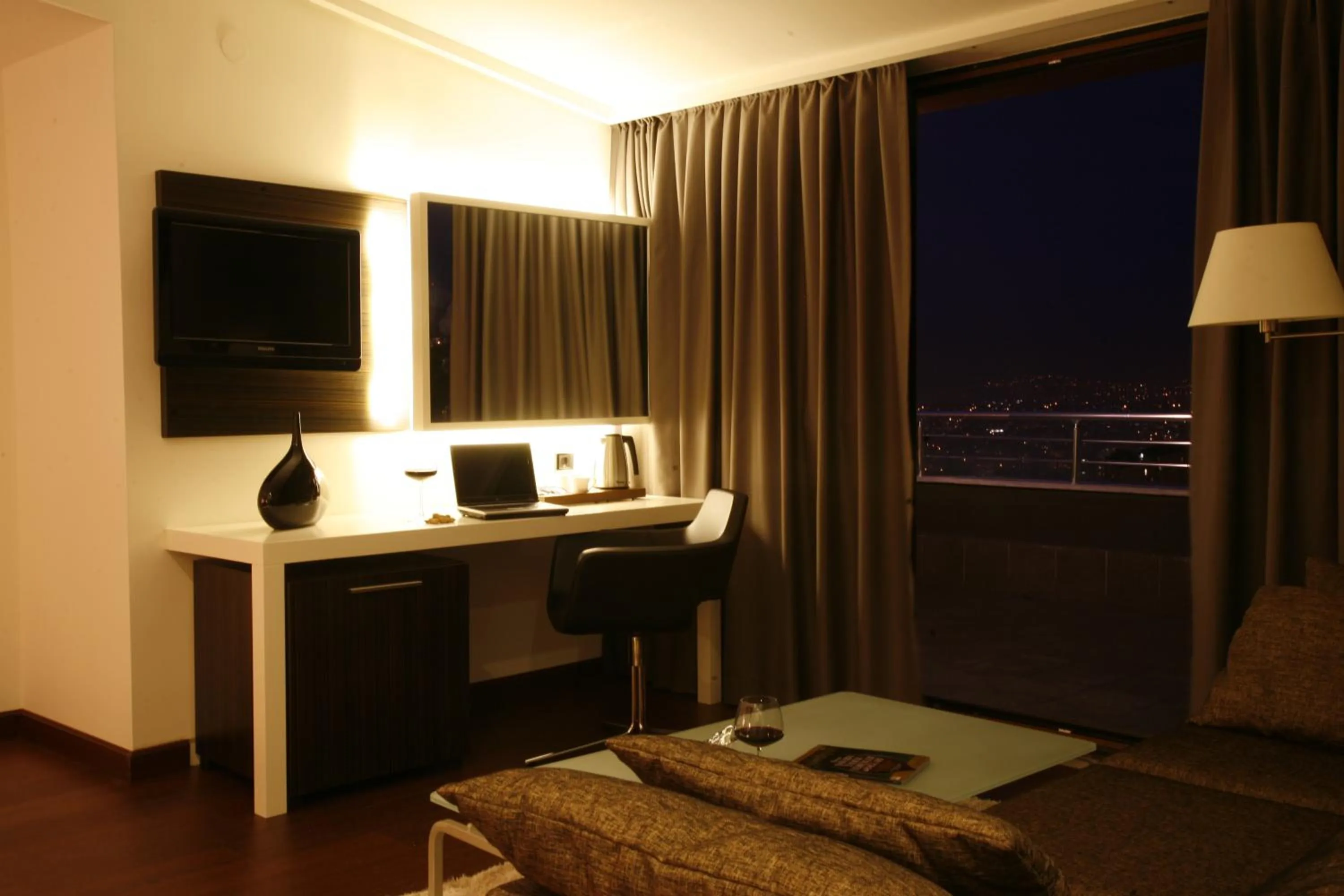 TV and multimedia in Hotel Samm Bistro Spa