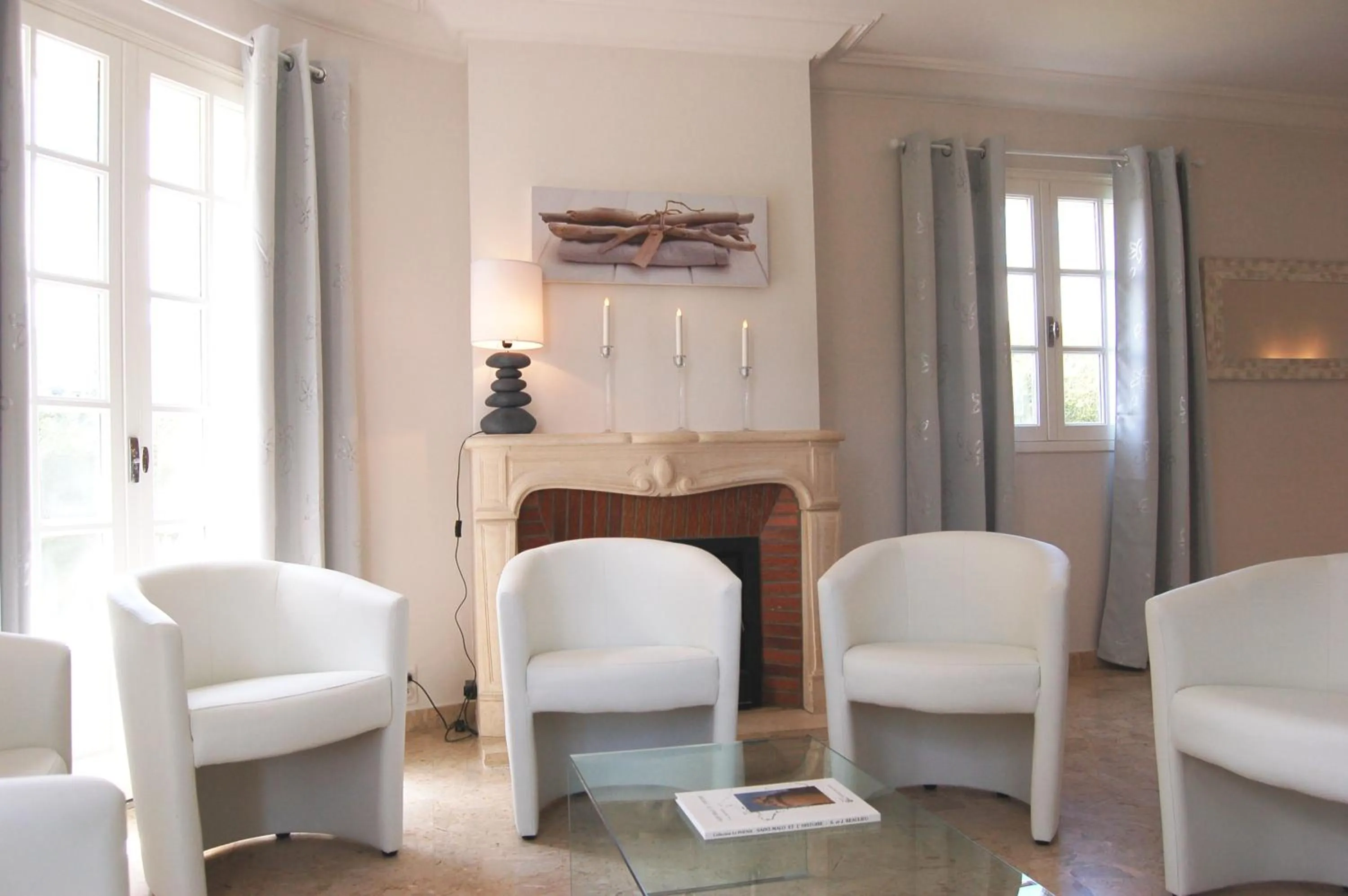 TV and multimedia in Hotel Spa La Malouinière Des Longchamps - Saint-Malo