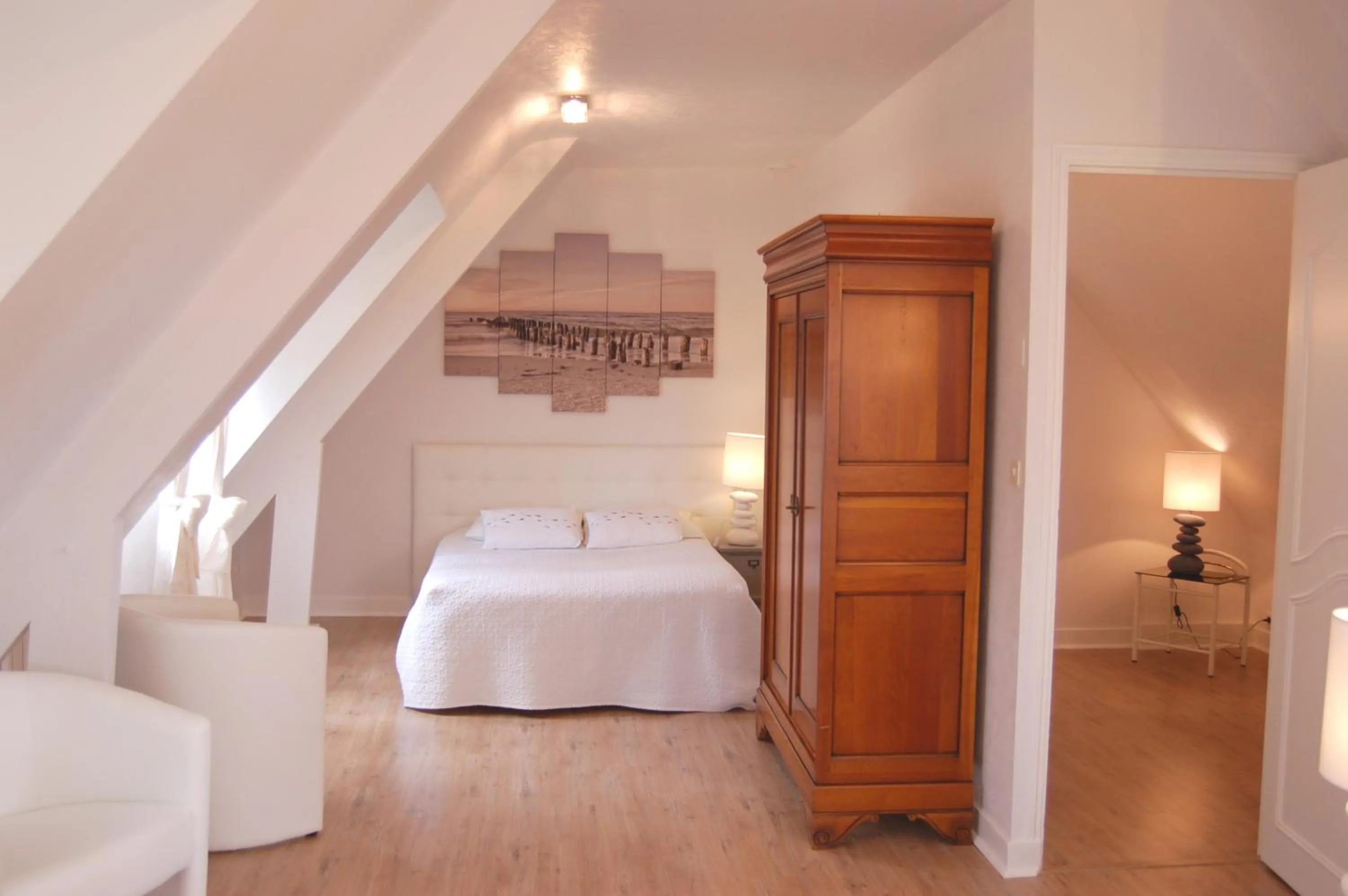 Bedroom, Bed in Hotel Spa La Malouinière Des Longchamps - Saint-Malo