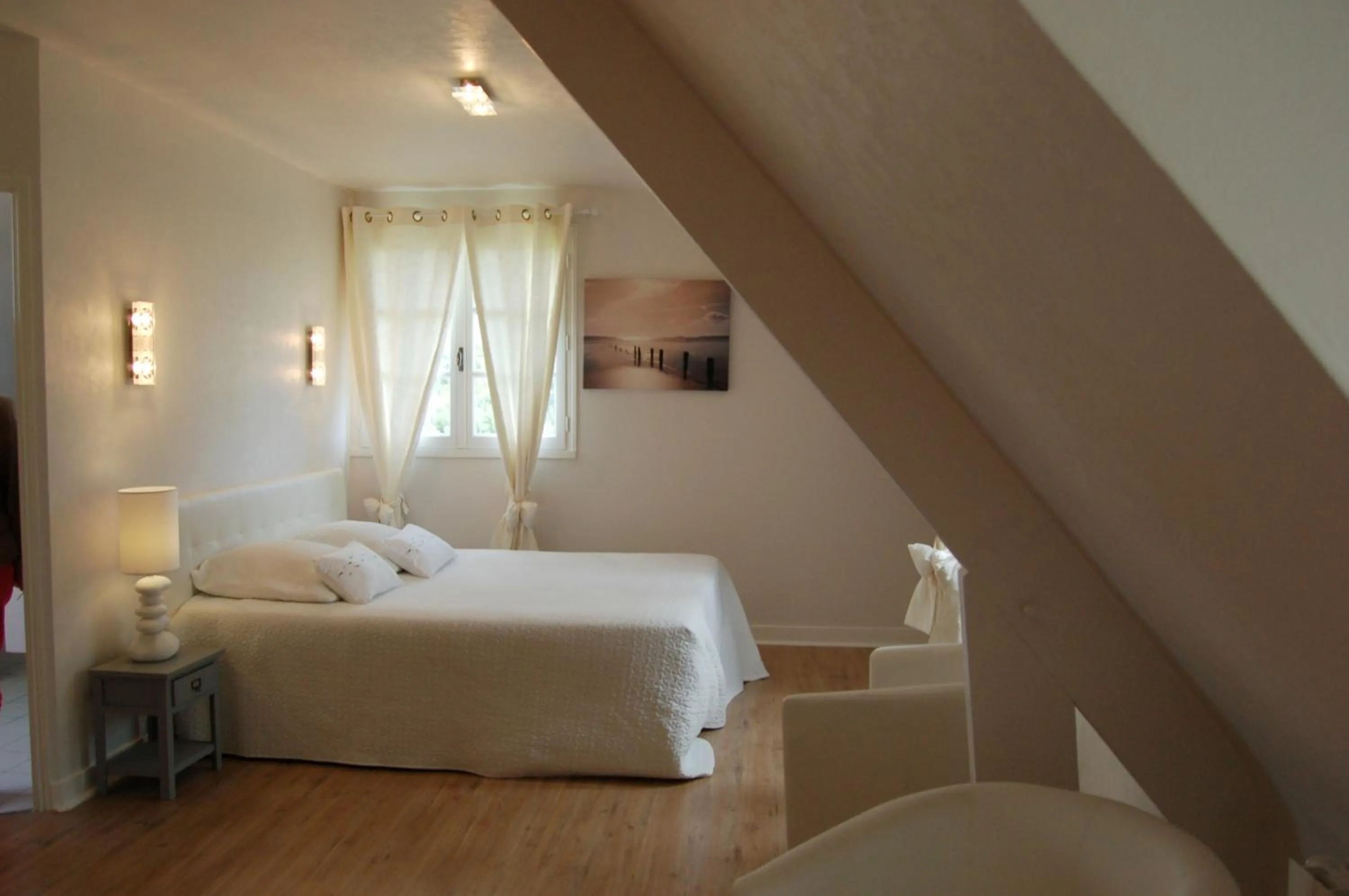 Bedroom, Bed in Hotel Spa La Malouinière Des Longchamps - Saint-Malo