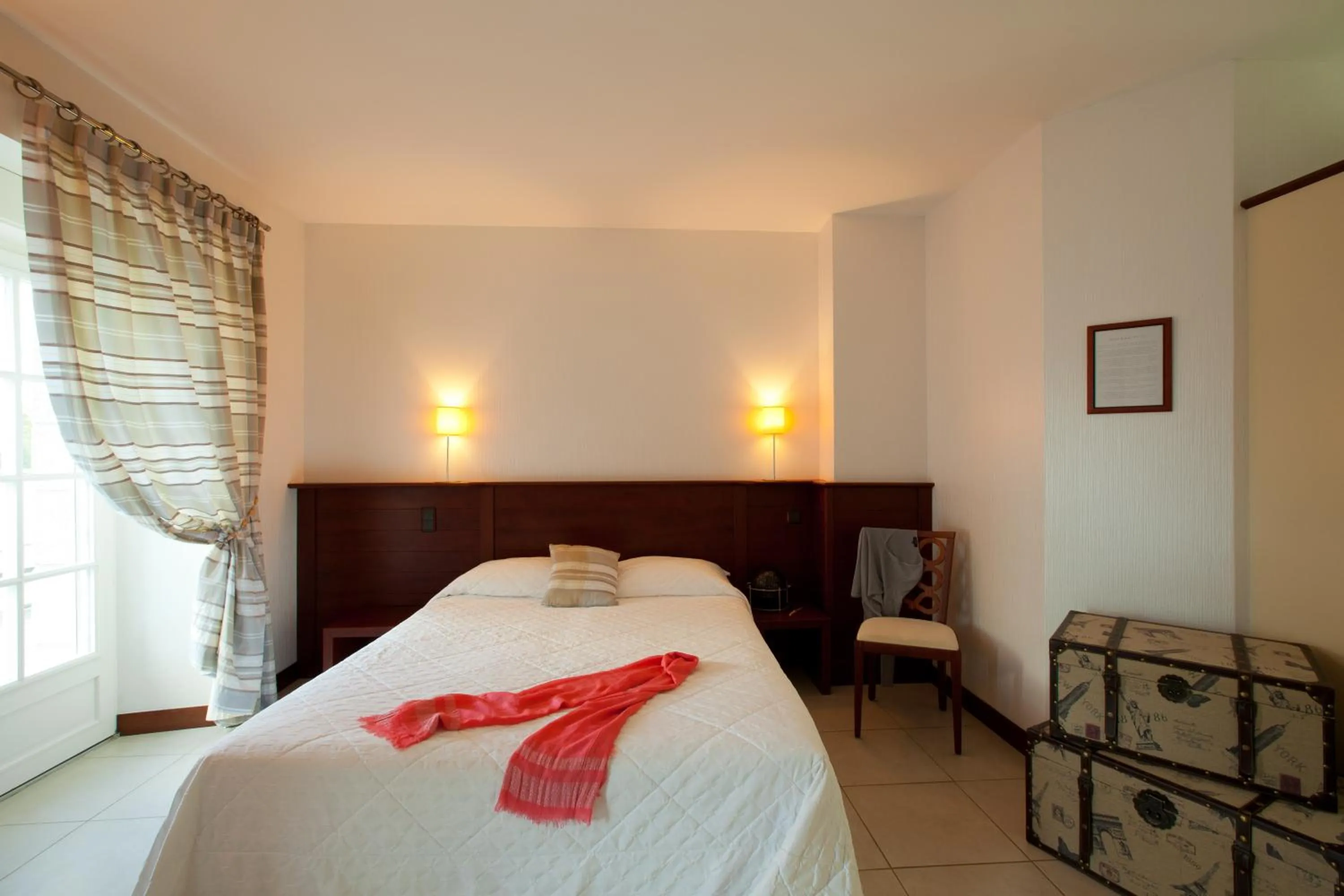 Bedroom, Bed in Hotel Spa La Malouinière Des Longchamps - Saint-Malo