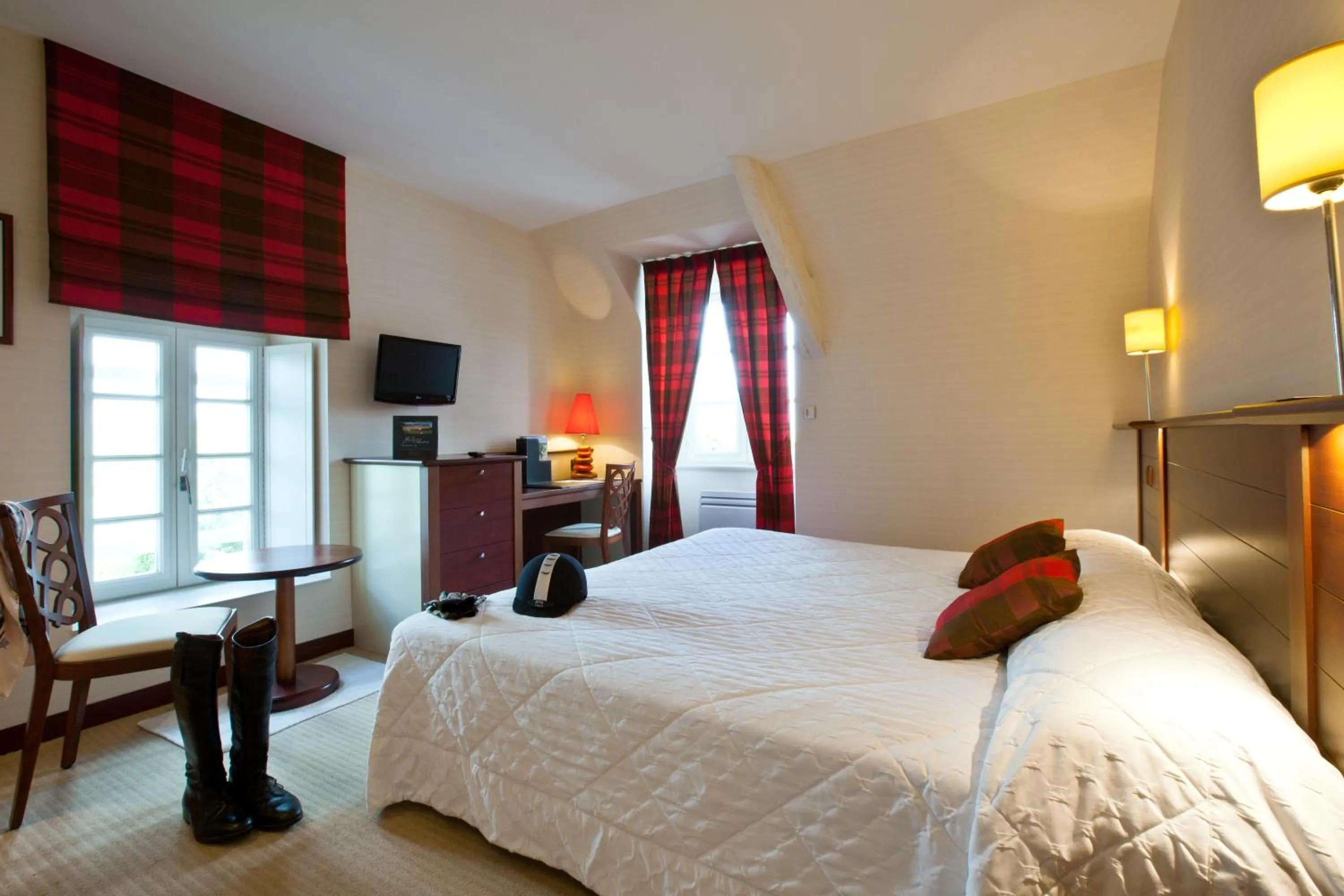 Bedroom, Bed in Hotel Spa La Malouinière Des Longchamps - Saint-Malo