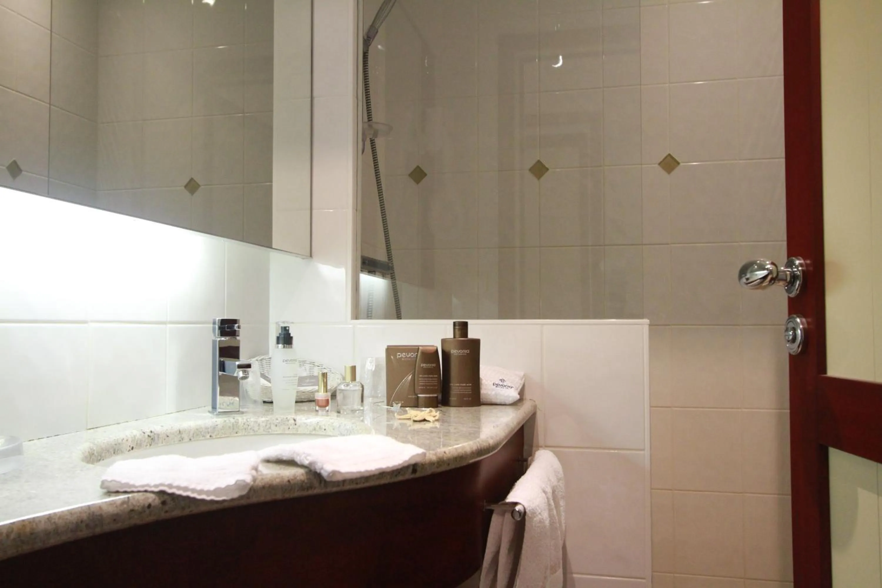 Bathroom in Hotel Spa La Malouinière Des Longchamps - Saint-Malo