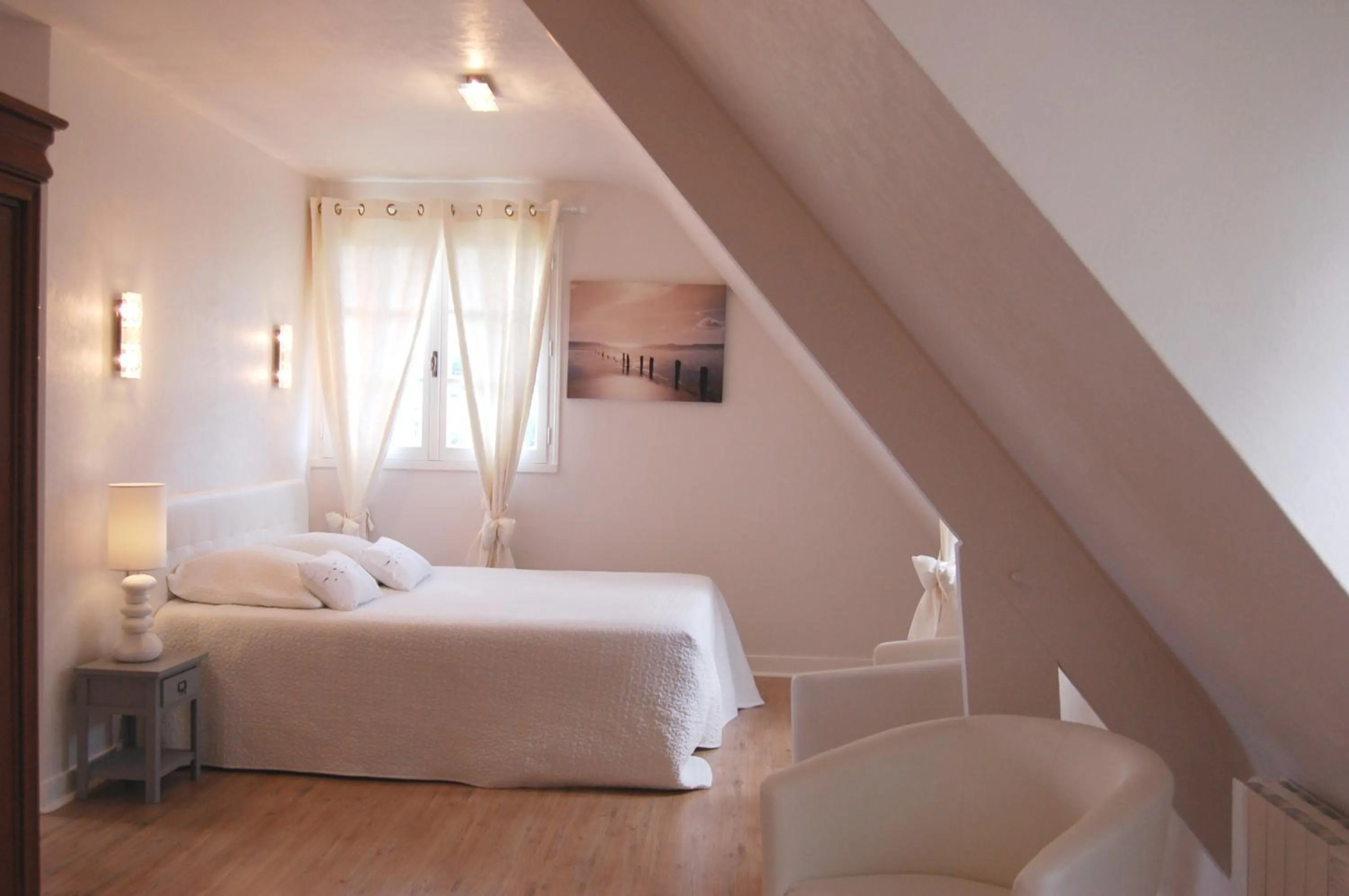 Bedroom, Bed in Hotel Spa La Malouinière Des Longchamps - Saint-Malo