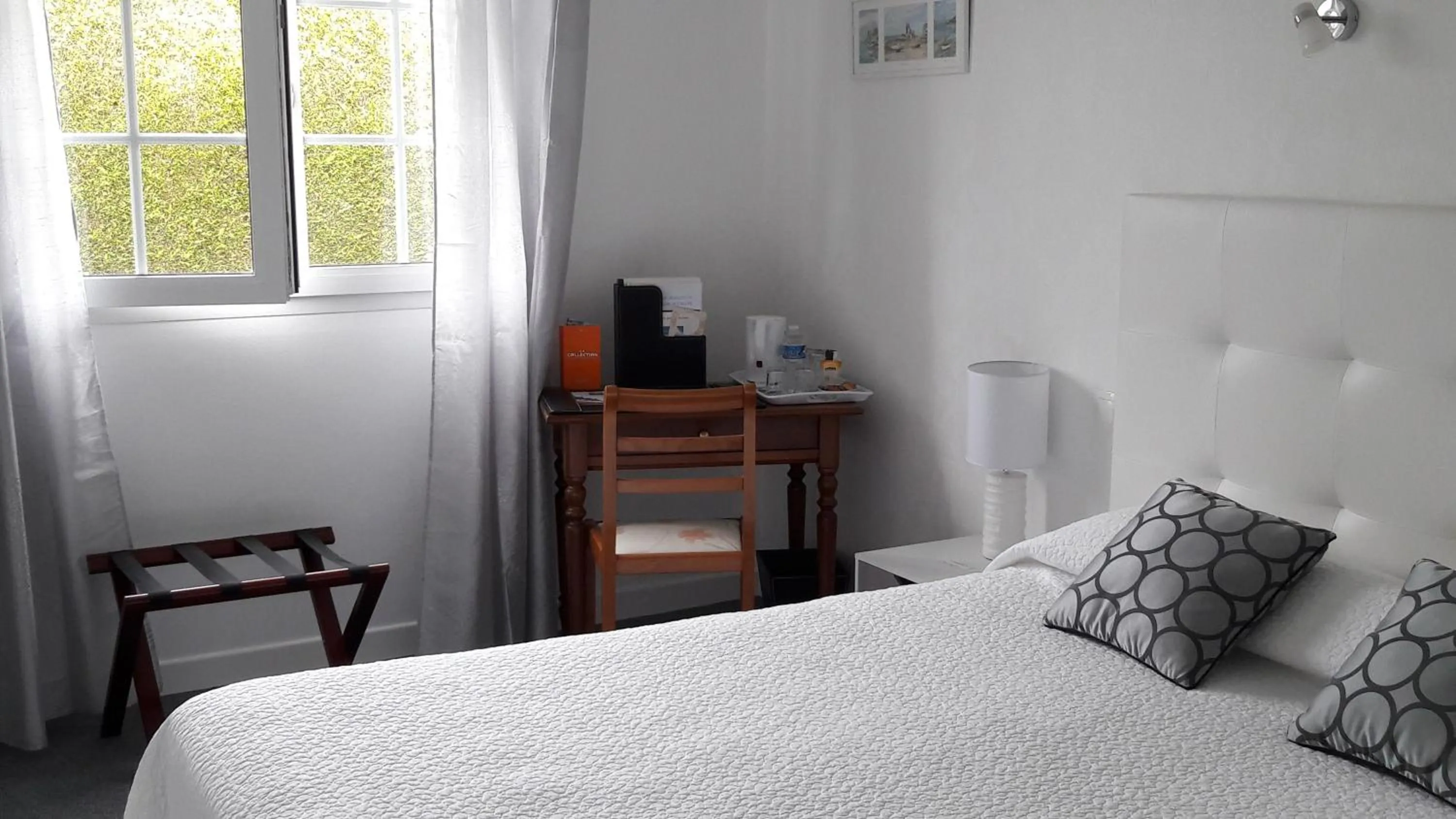 Toilet, Bed in Hotel Spa La Malouinière Des Longchamps - Saint-Malo