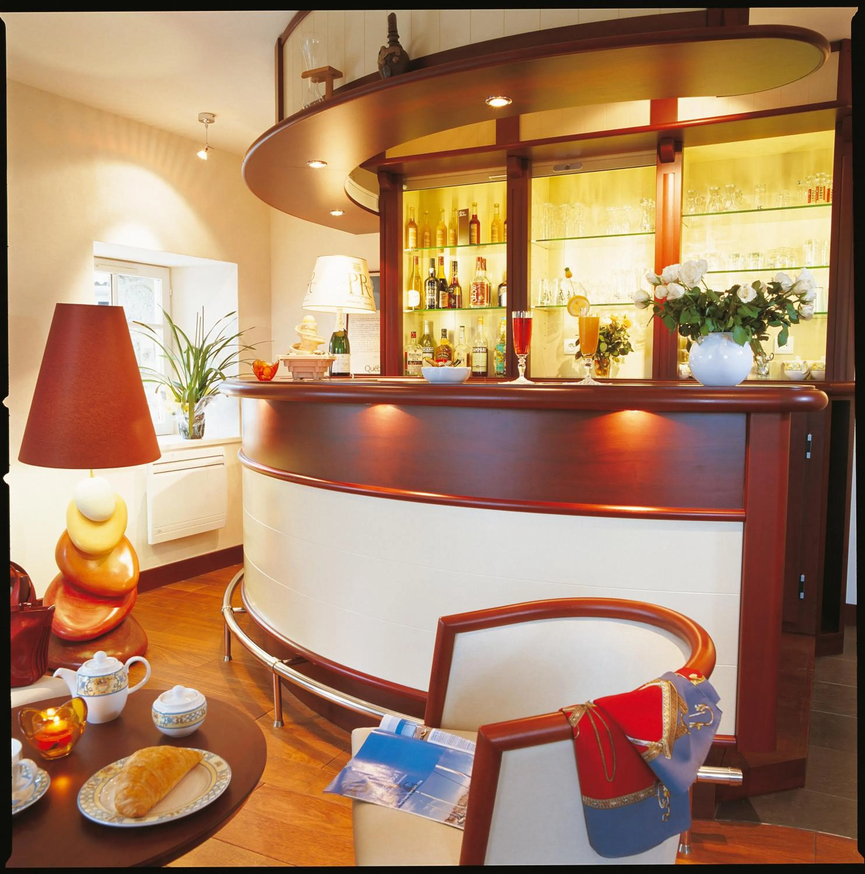 Lounge or bar in Hotel Spa La Malouinière Des Longchamps - Saint-Malo