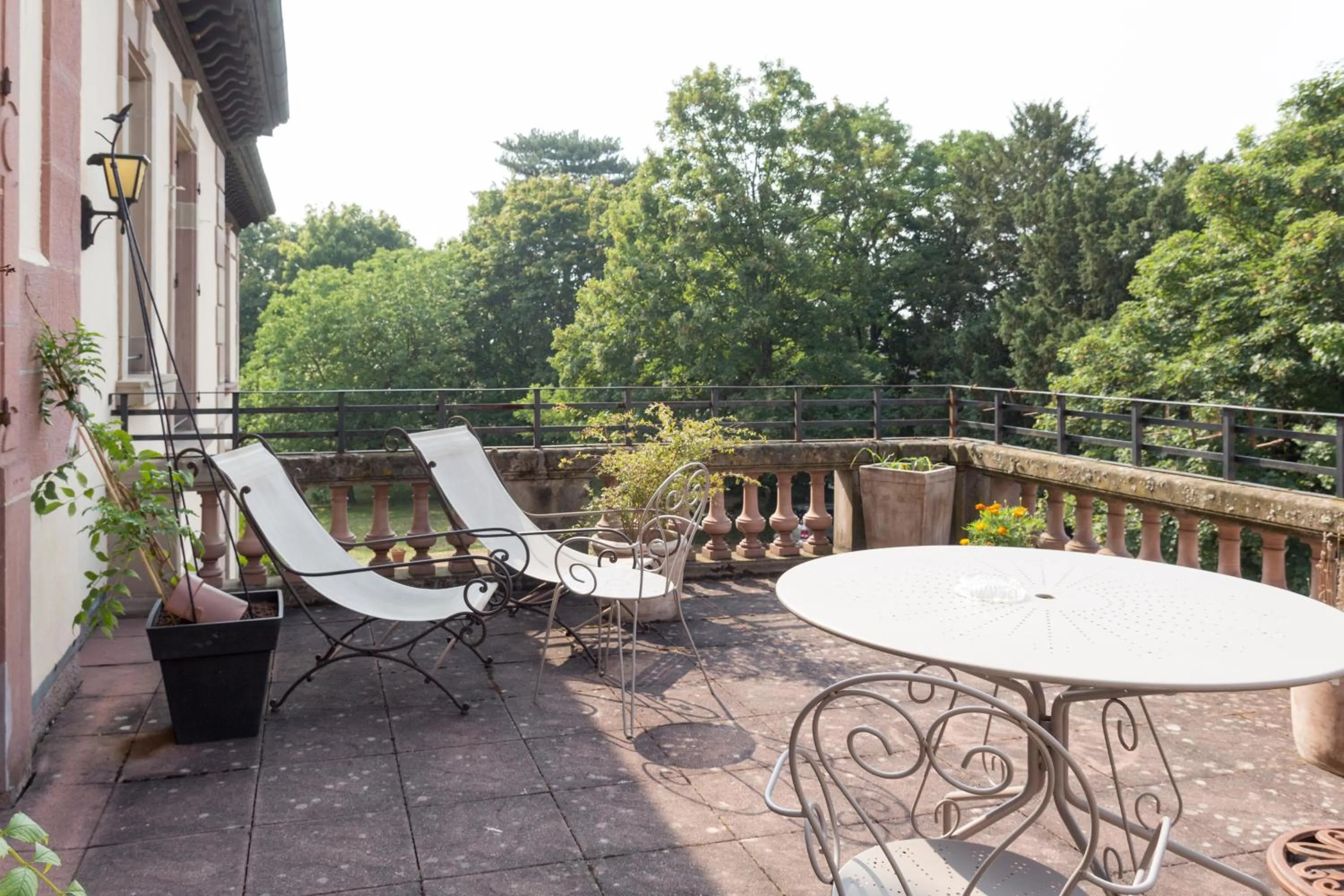 Balcony/Terrace in Domaine de Beaupré - Hotel The Originals Relais