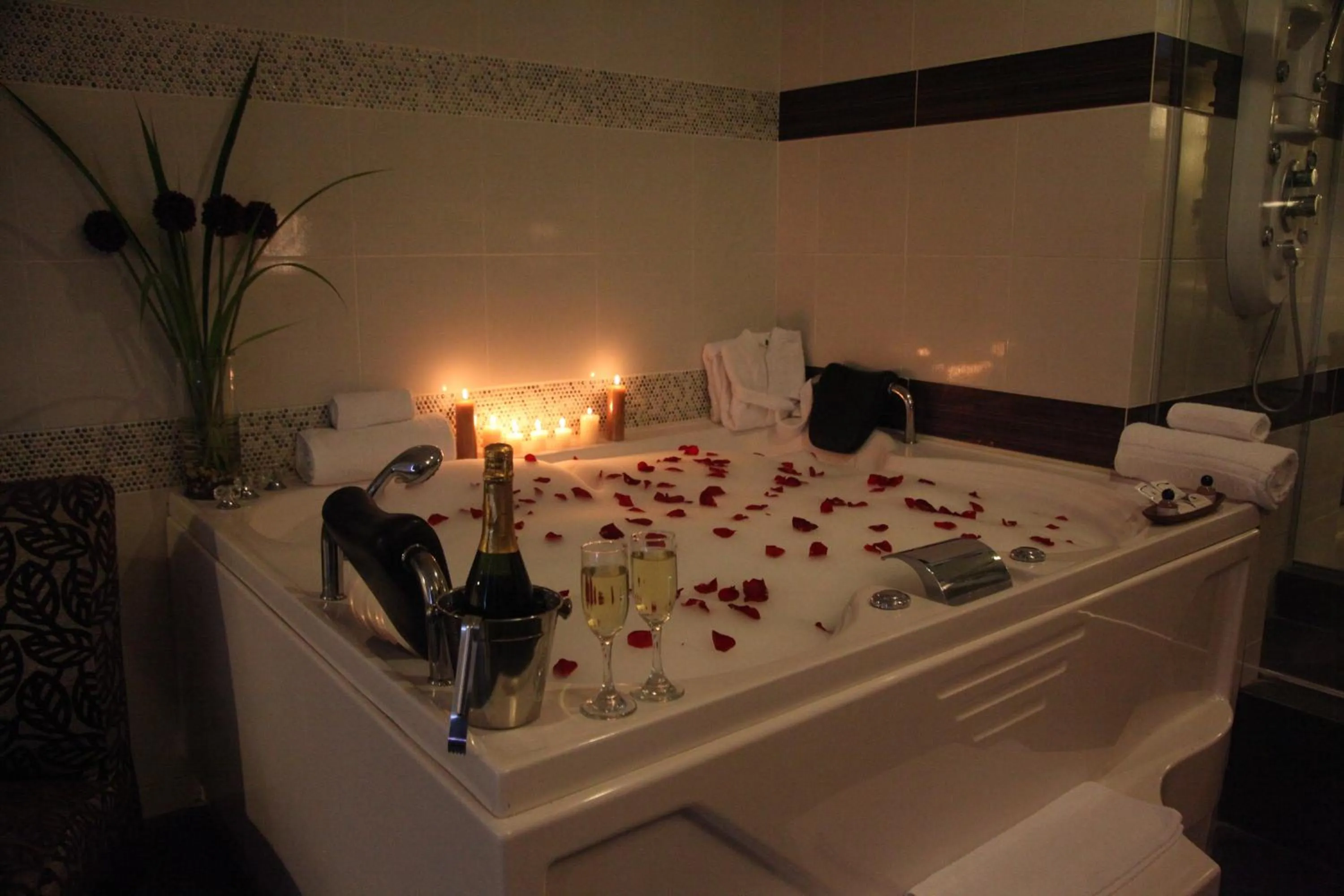 Hot Tub in Hotel Rivera Inn