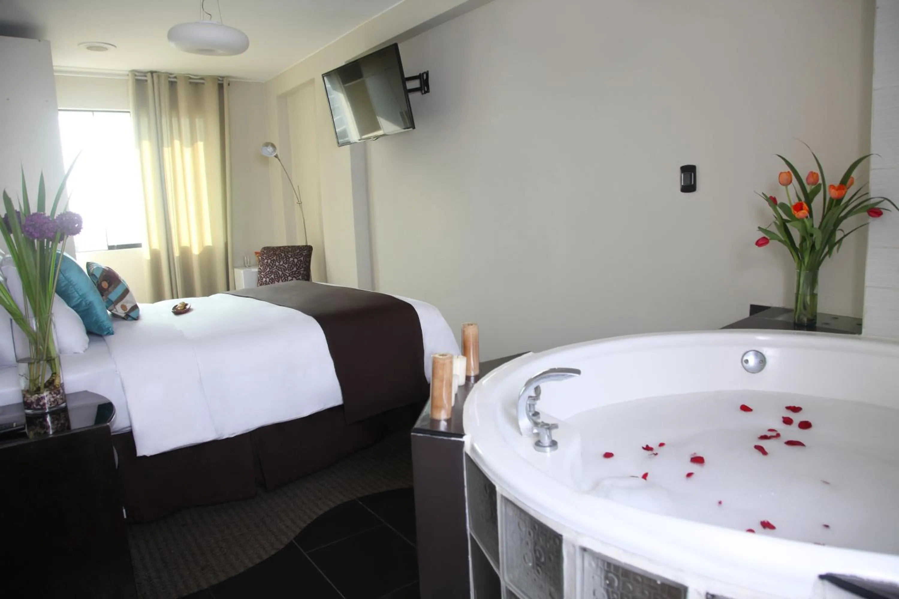 Bathroom, Bed in Hotel Rivera Inn