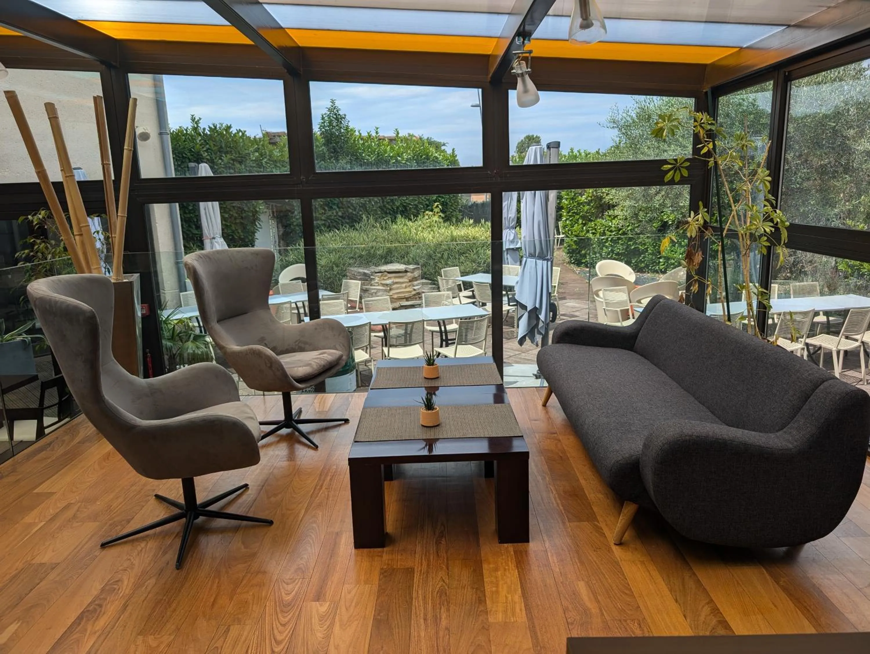 Lounge or bar in Hotel L'Hotan