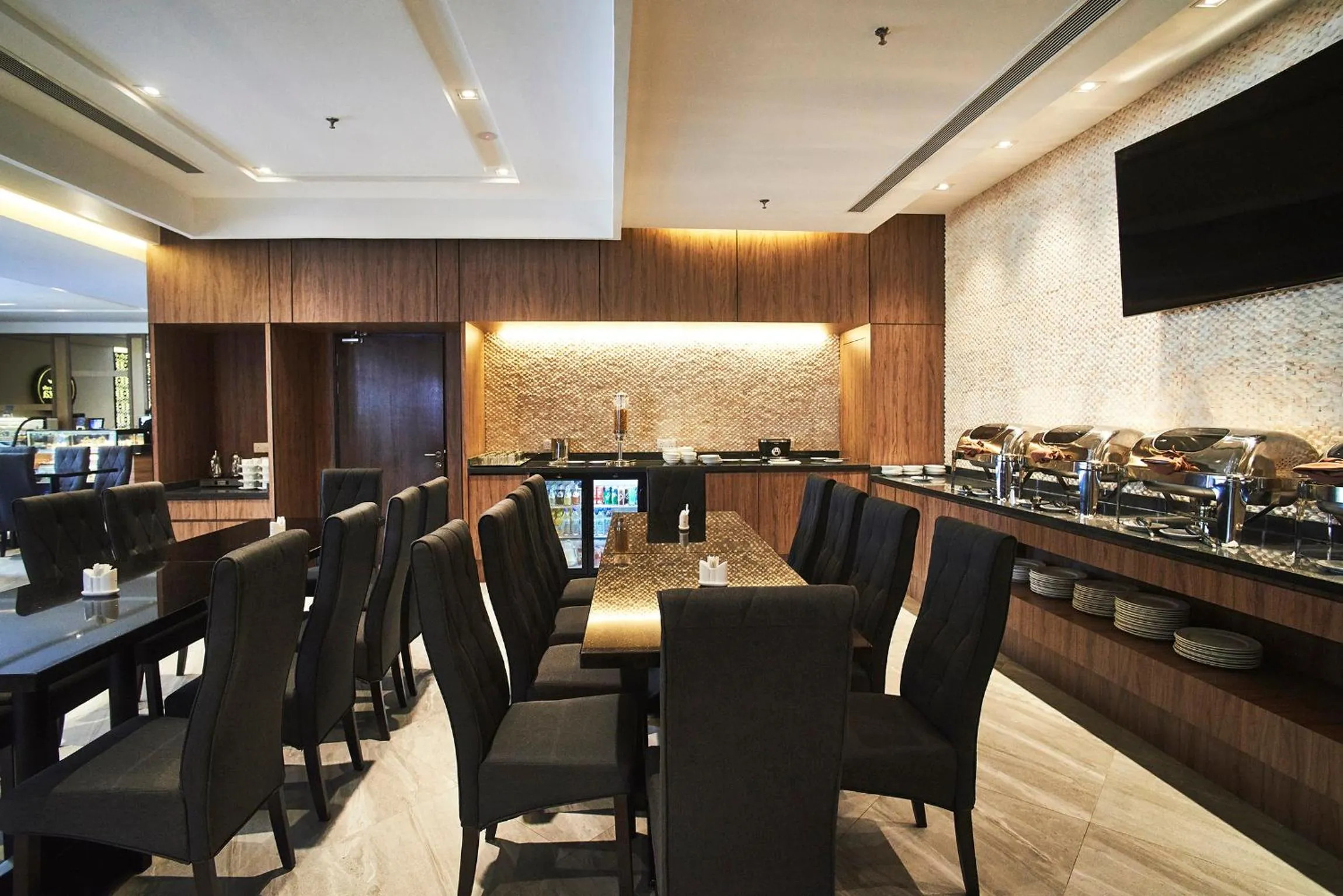 Restaurant/places to eat in Meritin Hotel