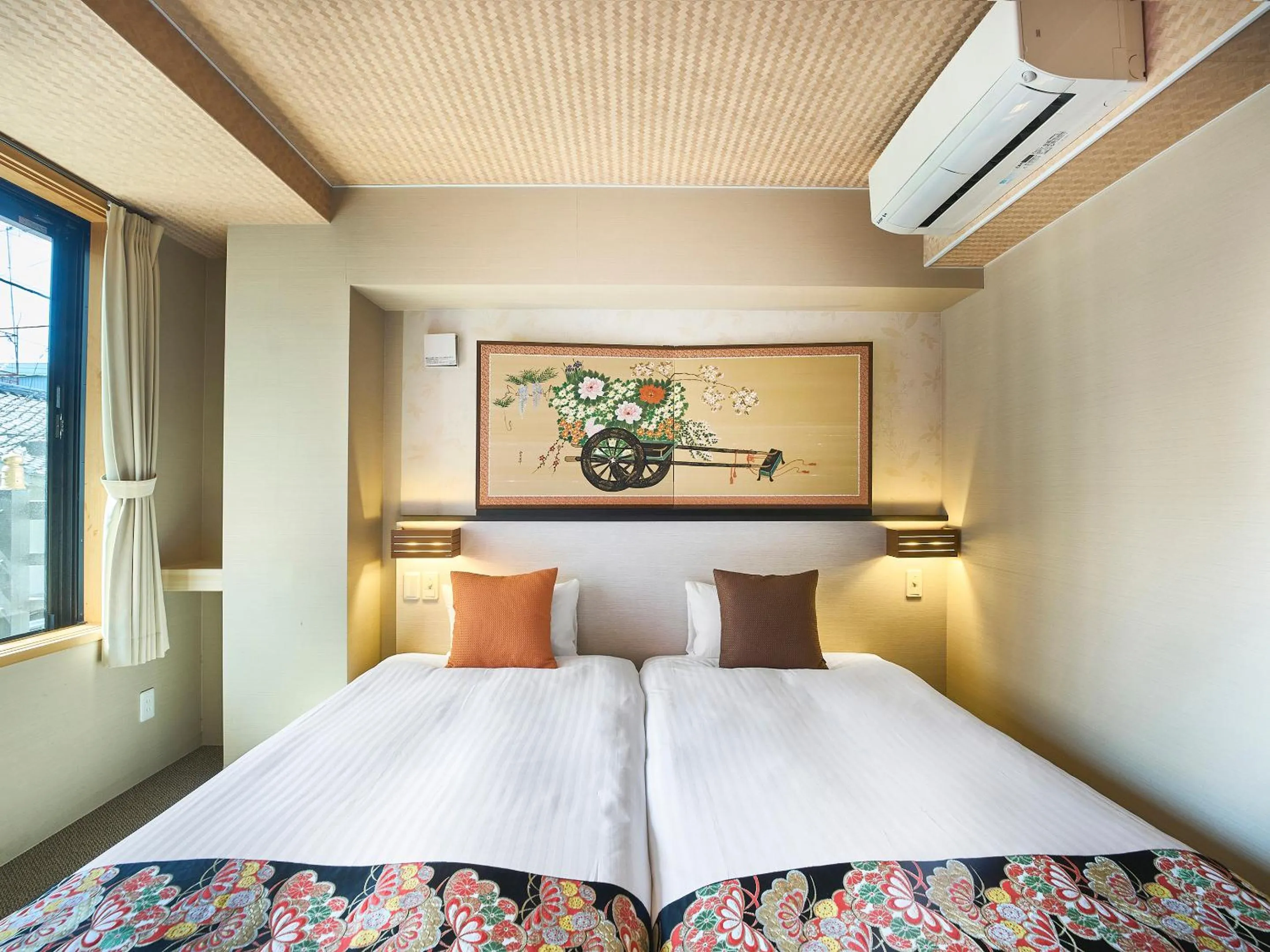 Photo of the whole room, Bed in Kyoto Inn Gion