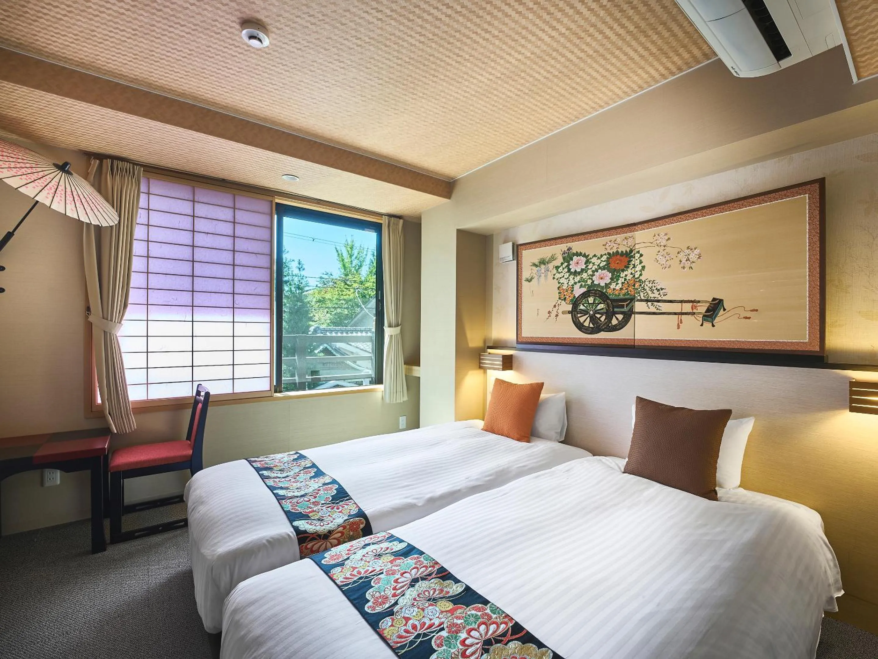 Photo of the whole room, Bed in Kyoto Inn Gion