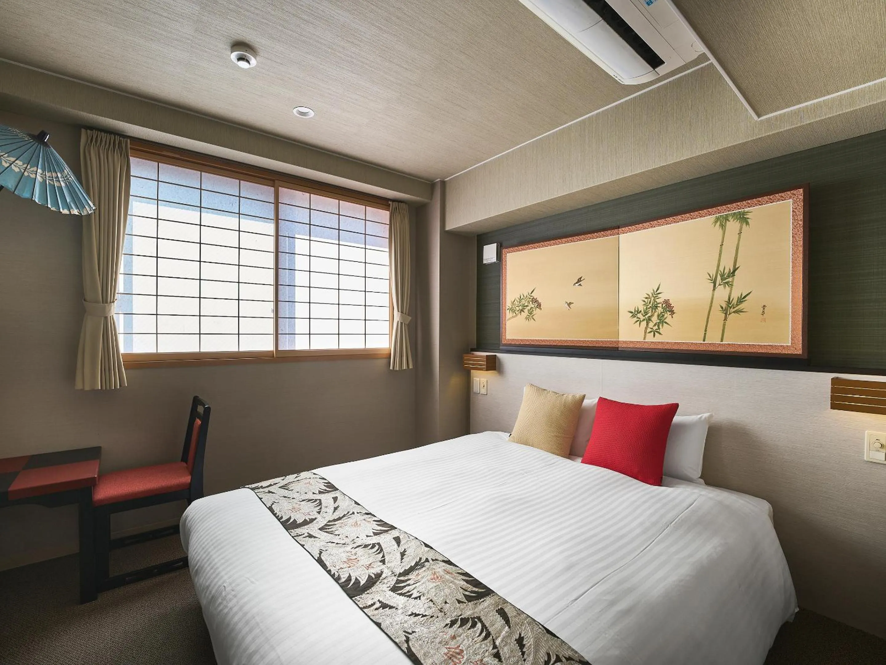 Photo of the whole room, Bed in Kyoto Inn Gion