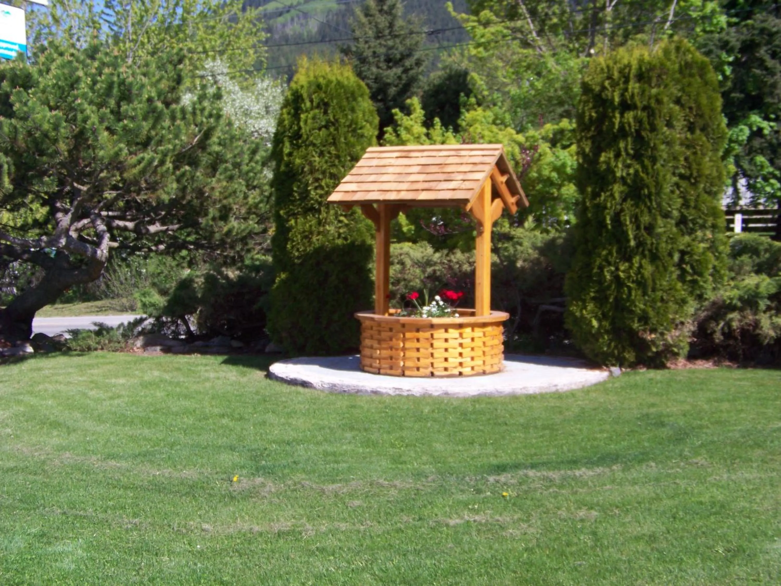 Property building in Bavarian Orchard Motel