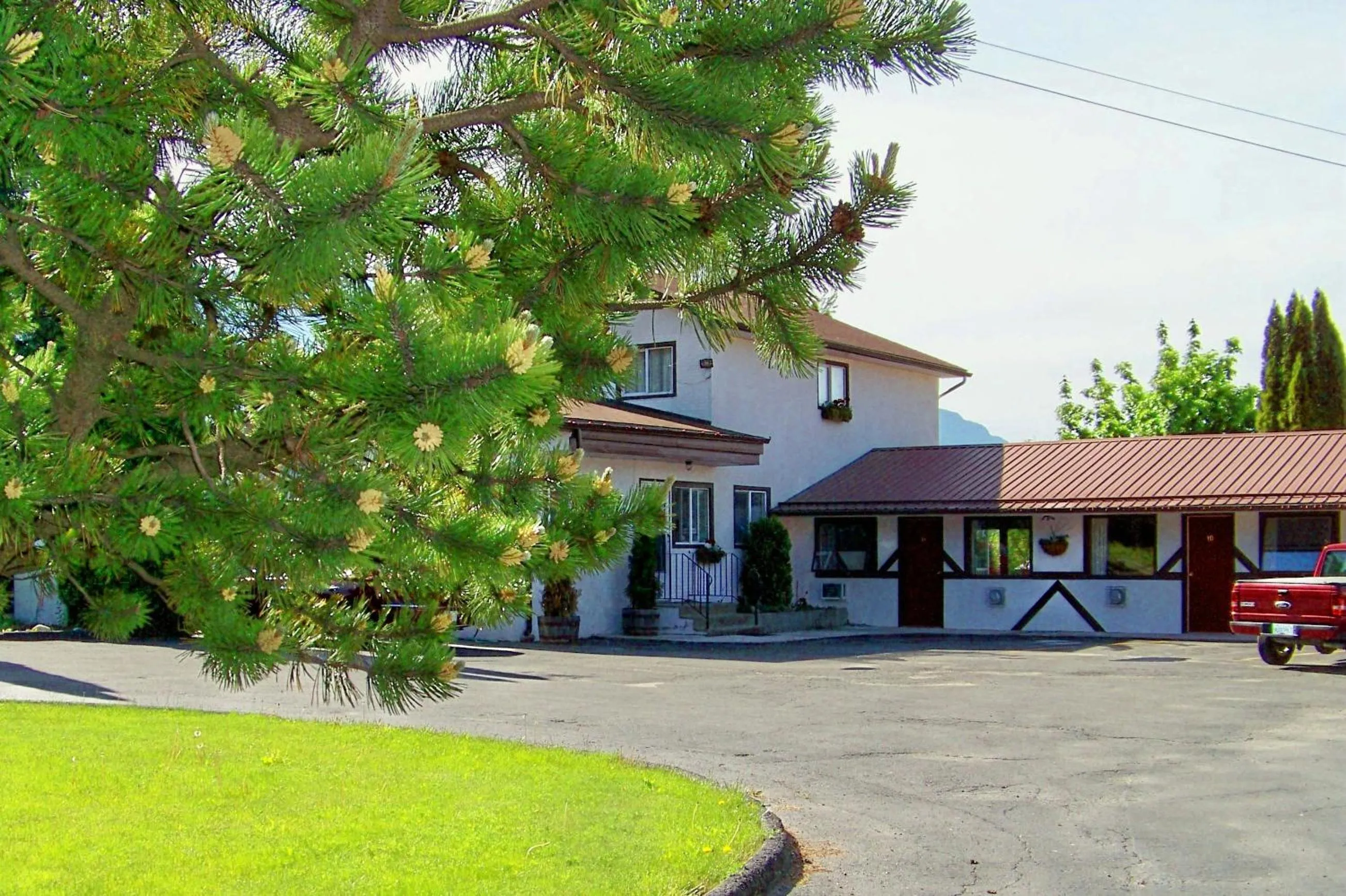 Bavarian Orchard Motel