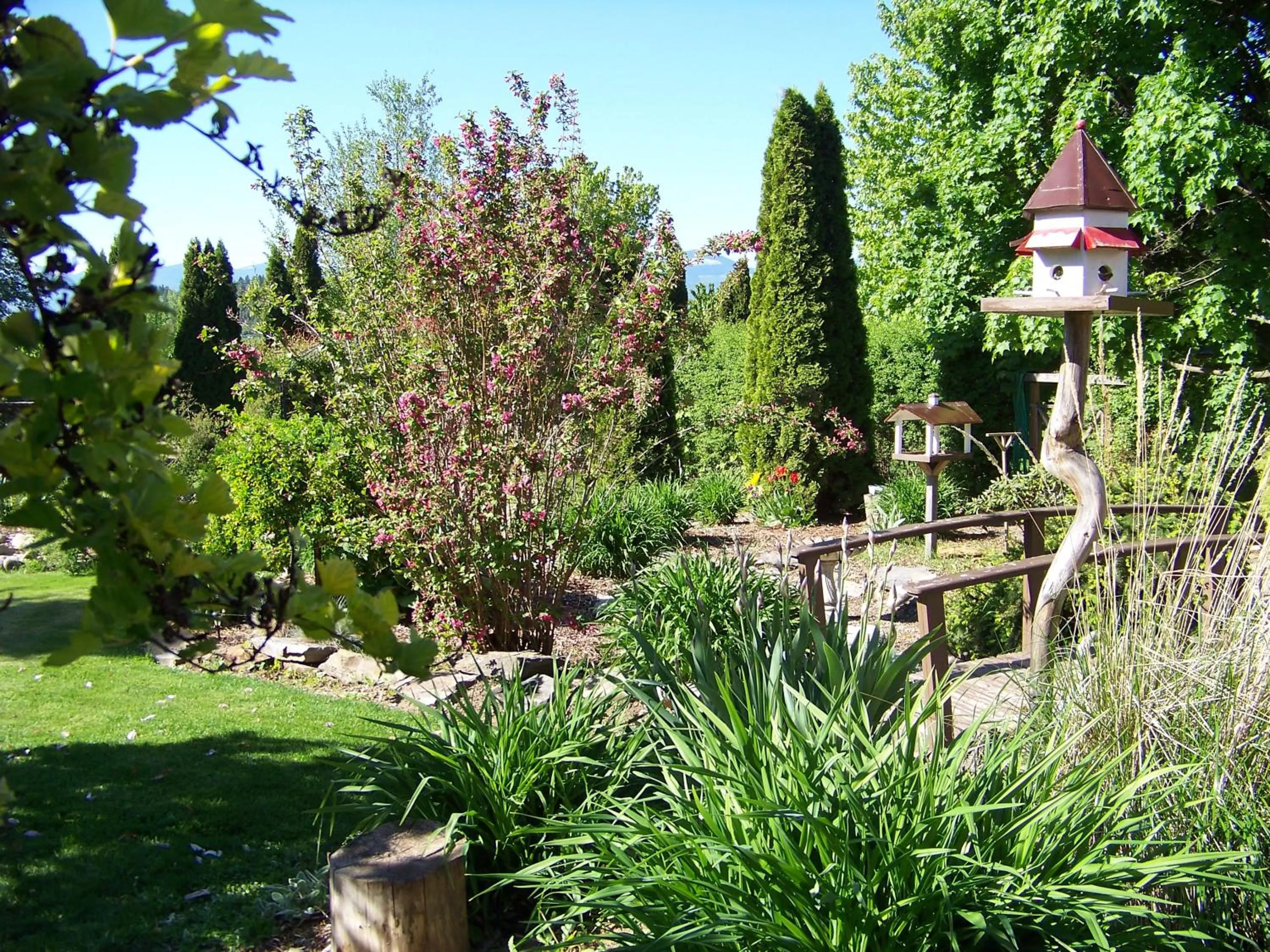 Property building in Bavarian Orchard Motel