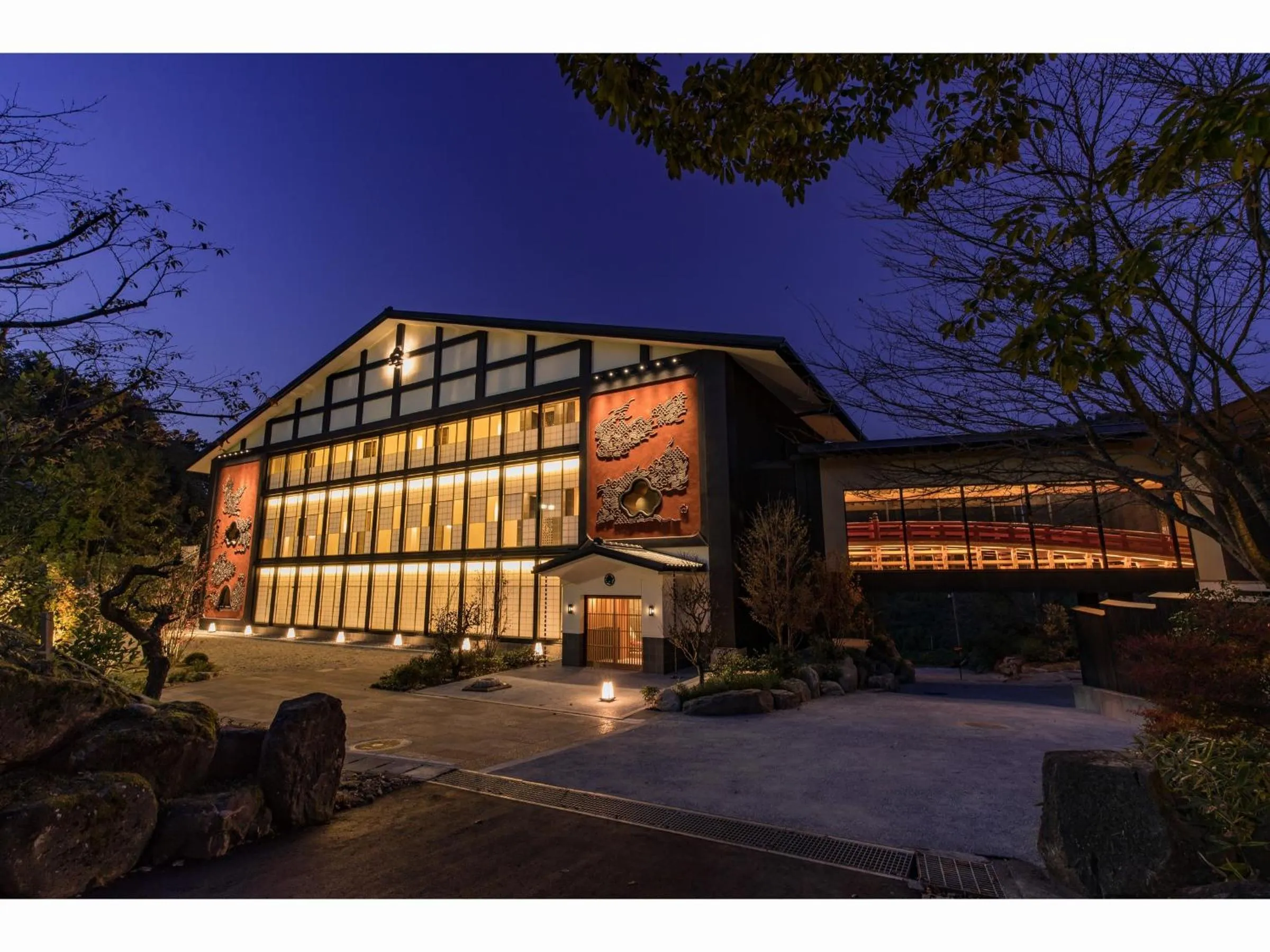 Property building in Okuhita Onsen Umehibiki
