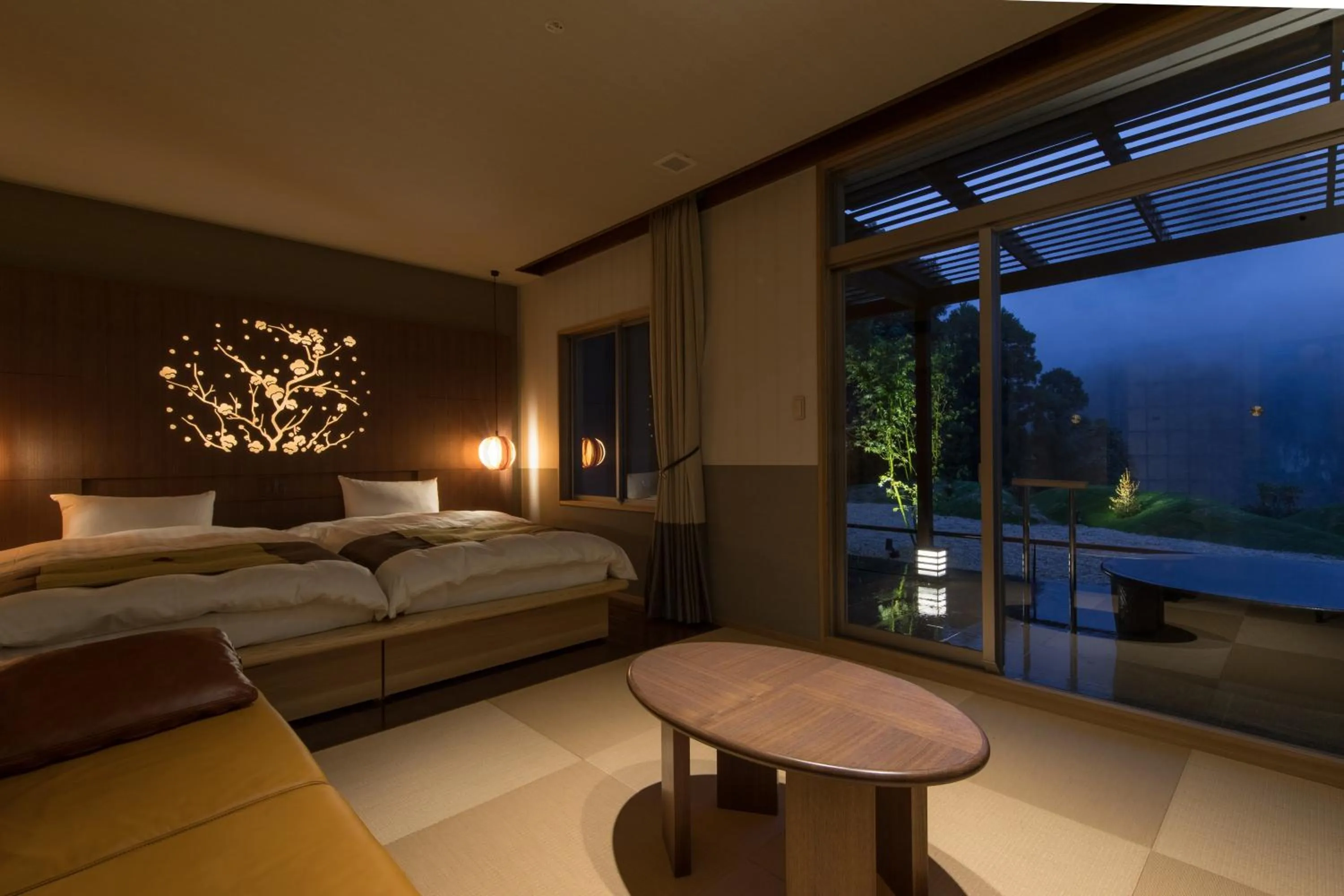 Mountain view, Bed in Okuhita Onsen Umehibiki