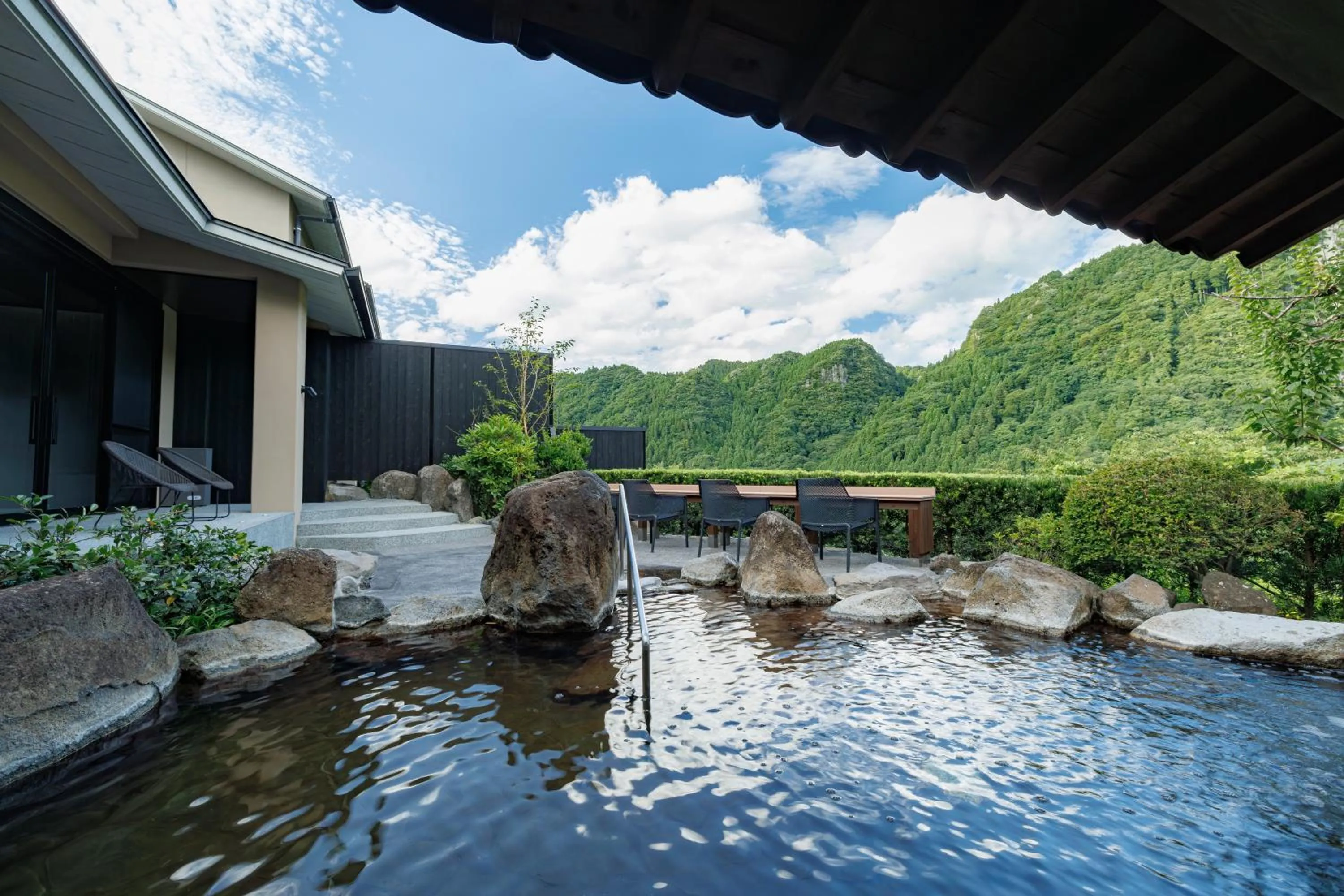 Open Air Bath in Okuhita Onsen Umehibiki