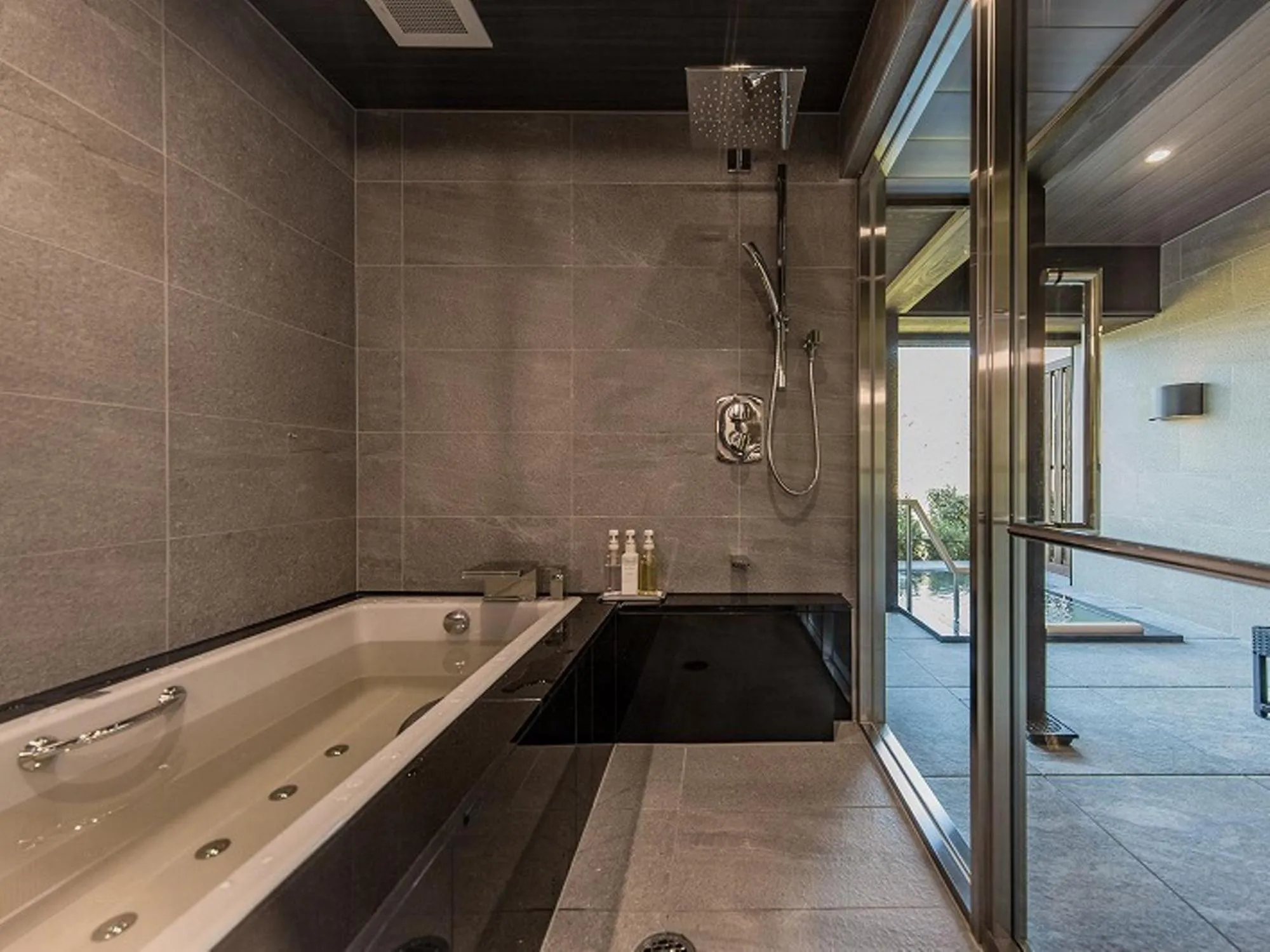 Bathroom in Okuhita Onsen Umehibiki